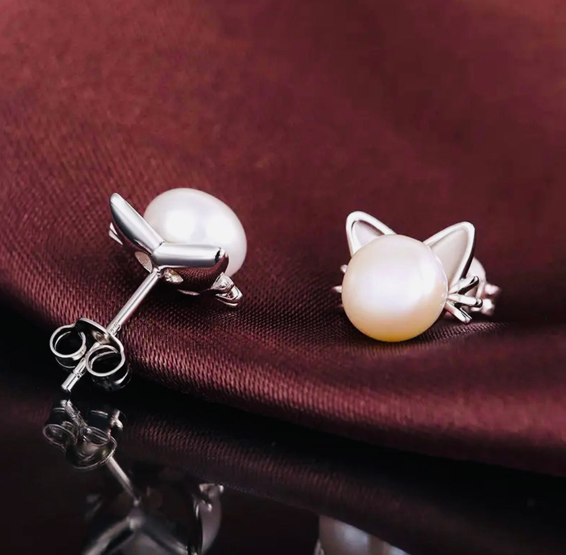 Lindos Aretes de Michi 🐈⬛ para mujer, Elegantes Aretes de Perlas de Imitación, chapados en aleación K blanca, aguja hipoalergénica, ideales para fiestas y regalos.