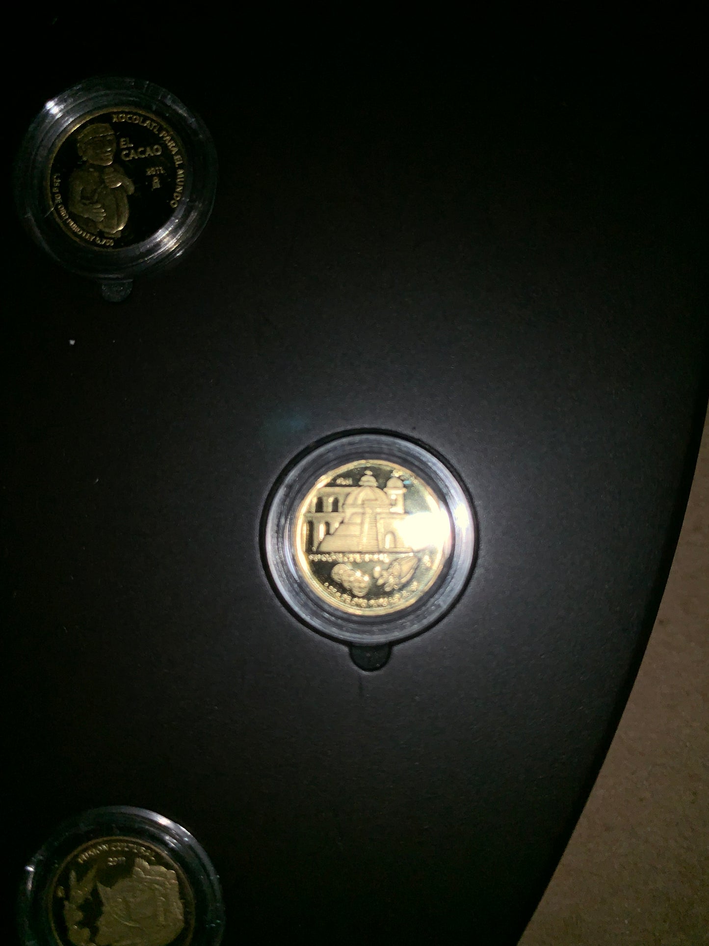 Increíble y Muy Raro Set Monedas más pequeñas de el mundo Oro 24k Caja de Grano de Cacao Nuevo sin Circular