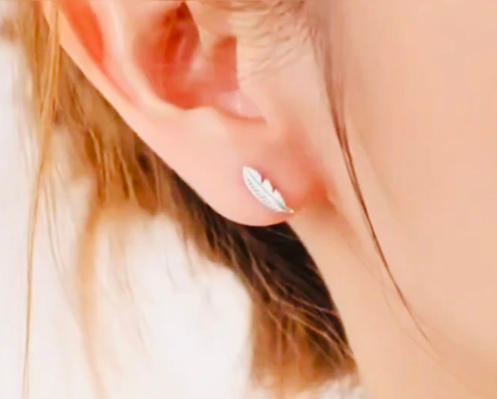 Hermosos Aretes de Plata 925 en forma de pluma- Perfecto para Regalo
