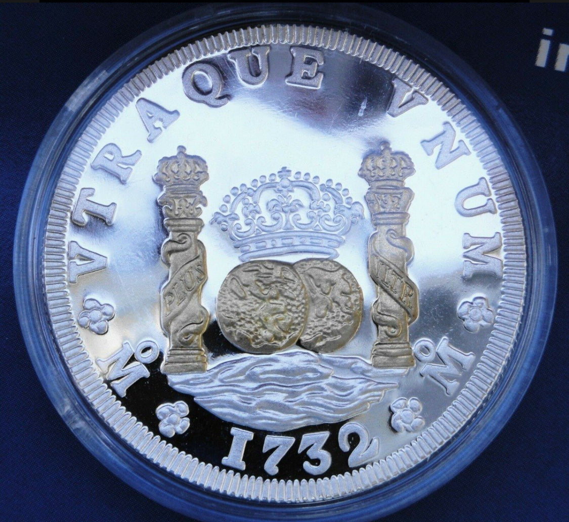 MONEDA COLUMNARIA 1 ONZA CON CHAPA
DE ORO
CASA DE MONEDA DE MEXICO
Material Plata con chapa de oro 24K
Ley:. 999
Peso : 1oz
Acabado: Proof
Peso gr: 31.1 grs.
Capsula original
Anverso: Réplica de la moneda conocida como columnaria. Al centro, dos