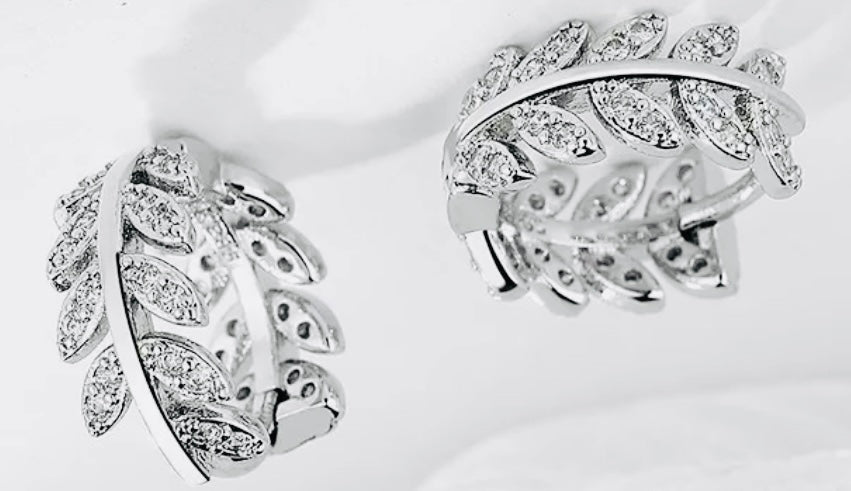 Hermosos Aretes Corona de la Victoria con incrustaciones de circonias- Hipoalergenicos - Ideales para Regalo