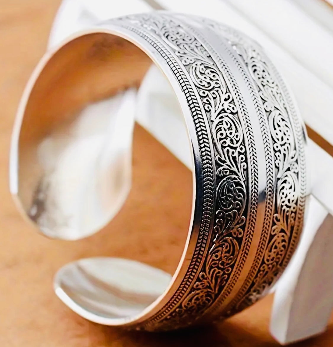 Hermoso Brazalete Grabado- Unitalla- Unisex Hipoalergenico Perfecto para Regalo 🎁