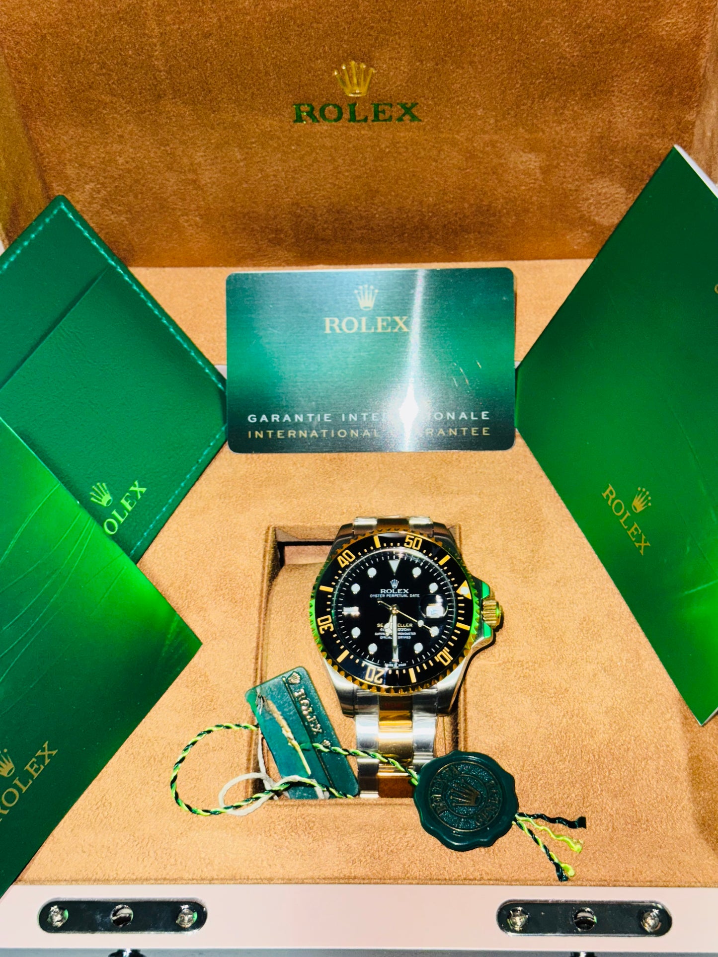 IMPRESIONANTE RELOJ AUTOMÁTICO MECÁNICO OYSTER SEA DWELLER FECHADOR VÁLVULA DE ESCAPE MÁXIMO LUJO Y DISTINCIÓN PRECIO A TRATAR 

NOTA:

No se hacen envíos 🚚  📦 💨!

Las Ventas son solo en Cancún