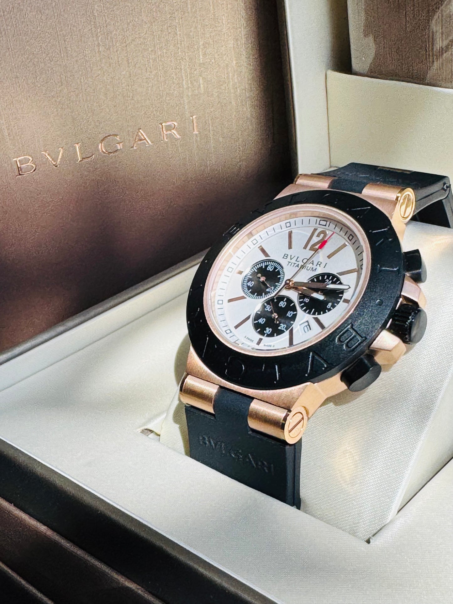ESPECTACULAR RELOJ AUTOMÁTICO MULTIFUNCIONAL BVLGARI-CRONÓMETRO-SEGUNDERO-2 ZONAS HORARIAS-CRISTAL ZAFIRO-ETC
