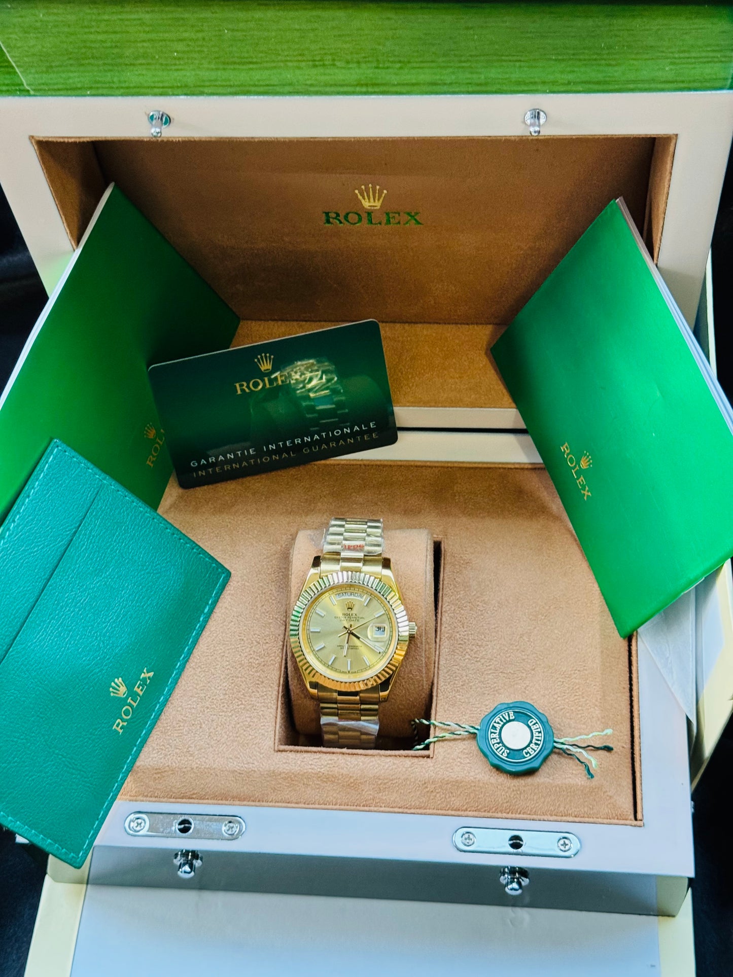 HERMOSO RELOJ AUTOMÁTICO OYSTER PERPETUAL DAY DATE ELEGANCIA Y DISTINCIÓN!

PRECIO A TRATAR 

Información por WhatsApp 99 81 92 84 65


NOTA:

No se hacen envíos 🚚  📦 💨!

Las Ventas son solo en Cancún

Nuestro Lema: No somos Números!