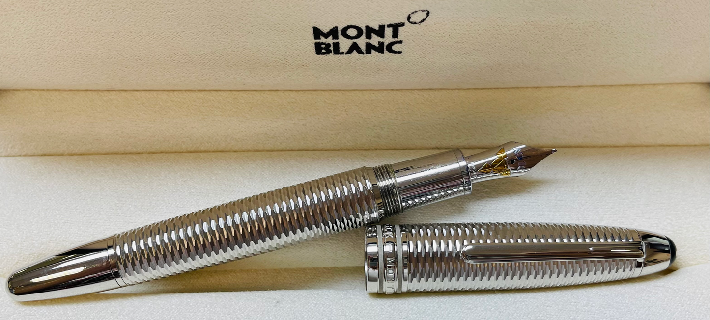 Hermosa de Colección Pluma Estilográfica Le Grand Geometric MontBlanc de Colección Dorada También Disponible en Plateada!