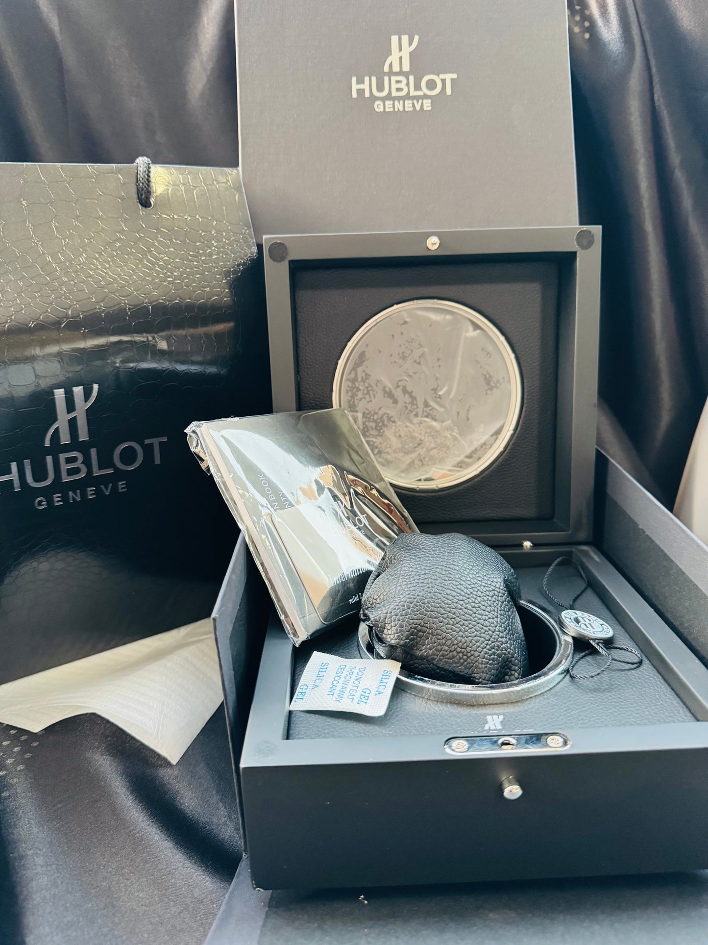 MÁXIMO LUJO RELOJ AUTOMÁTICO MECÁNICO HUBLOT - FECHADOR-CALIDAD Y DISEÑO!!!
INFORMACIÓN POR WhatsApp 99 81 92 84 65

PRECIO A TRATAR 

NOTA:

No se hacen envíos 🚚  📦 💨!

Las Ventas son solo en Cancún