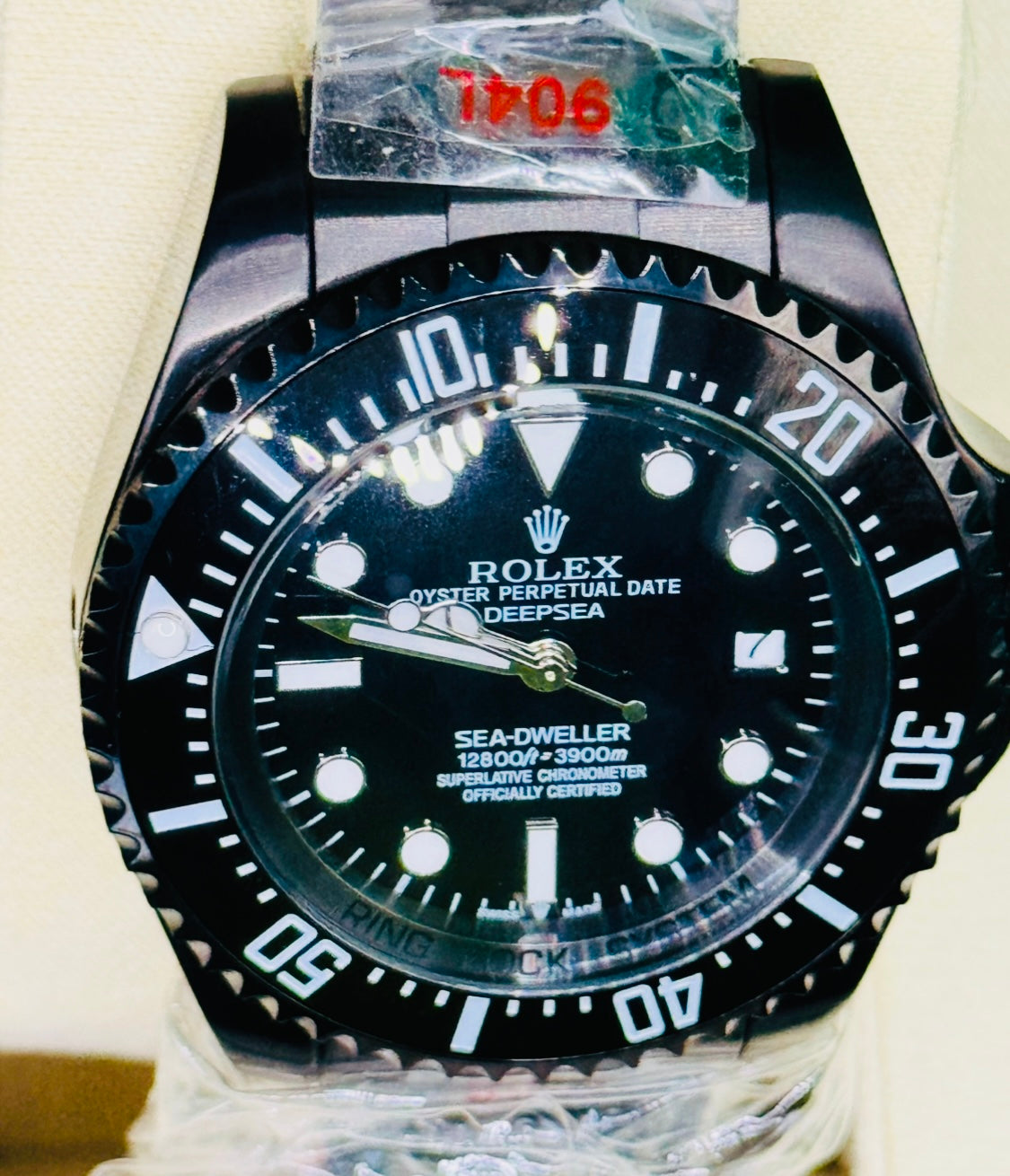 IMPRESIONANTE GRANDE Y PESADO RELOJ AUTOMÁTICO MECÁNICO OYSTER PERPETUAL DATE DEEP SEA-DWELLER- CON VÁLVULA DE ESCAPE DE GAS 💨 RIN LOCK SISTEM! 43mm. ESPECTACULAR RELOJ! Información por WhatsApp al 99 81 92 84 65.