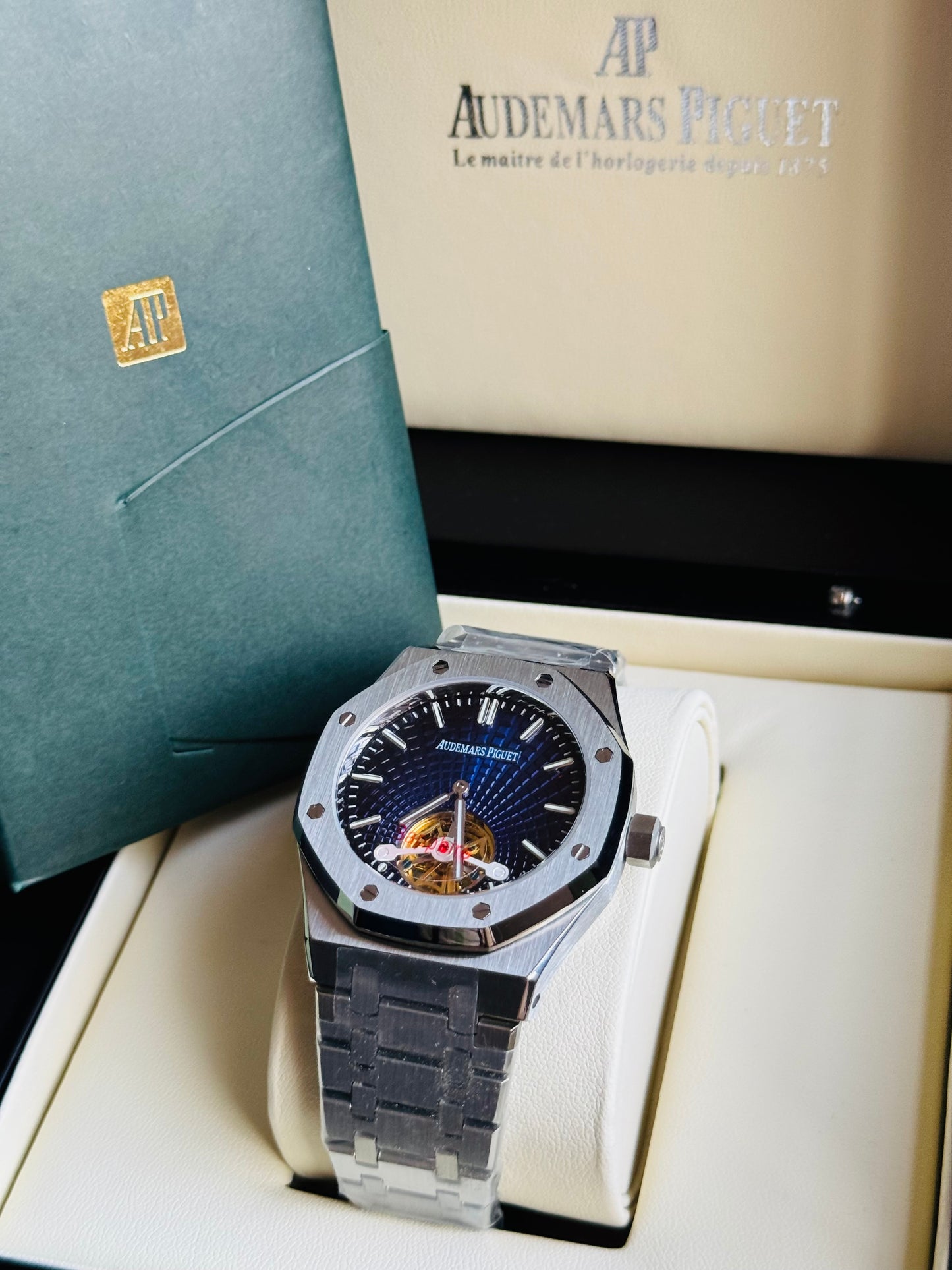 ESPECTACULAR AUDEMARS PIGUET ROYAL OAK
FLYNG TOURBILLON LIMITED EDITION!!! CRISTAL ZAFIRO!!! MÁXIMO LUJO!!!
