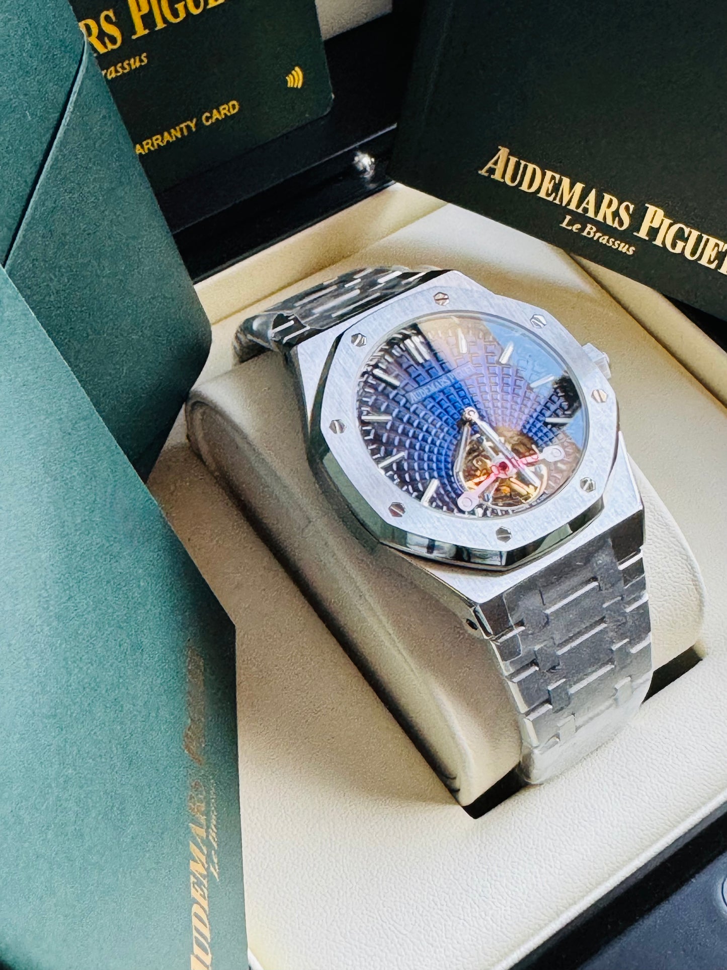 ESPECTACULAR AUDEMARS PIGUET ROYAL OAK
FLYNG TOURBILLON LIMITED EDITION!!! CRISTAL ZAFIRO!!! MÁXIMO LUJO!!!