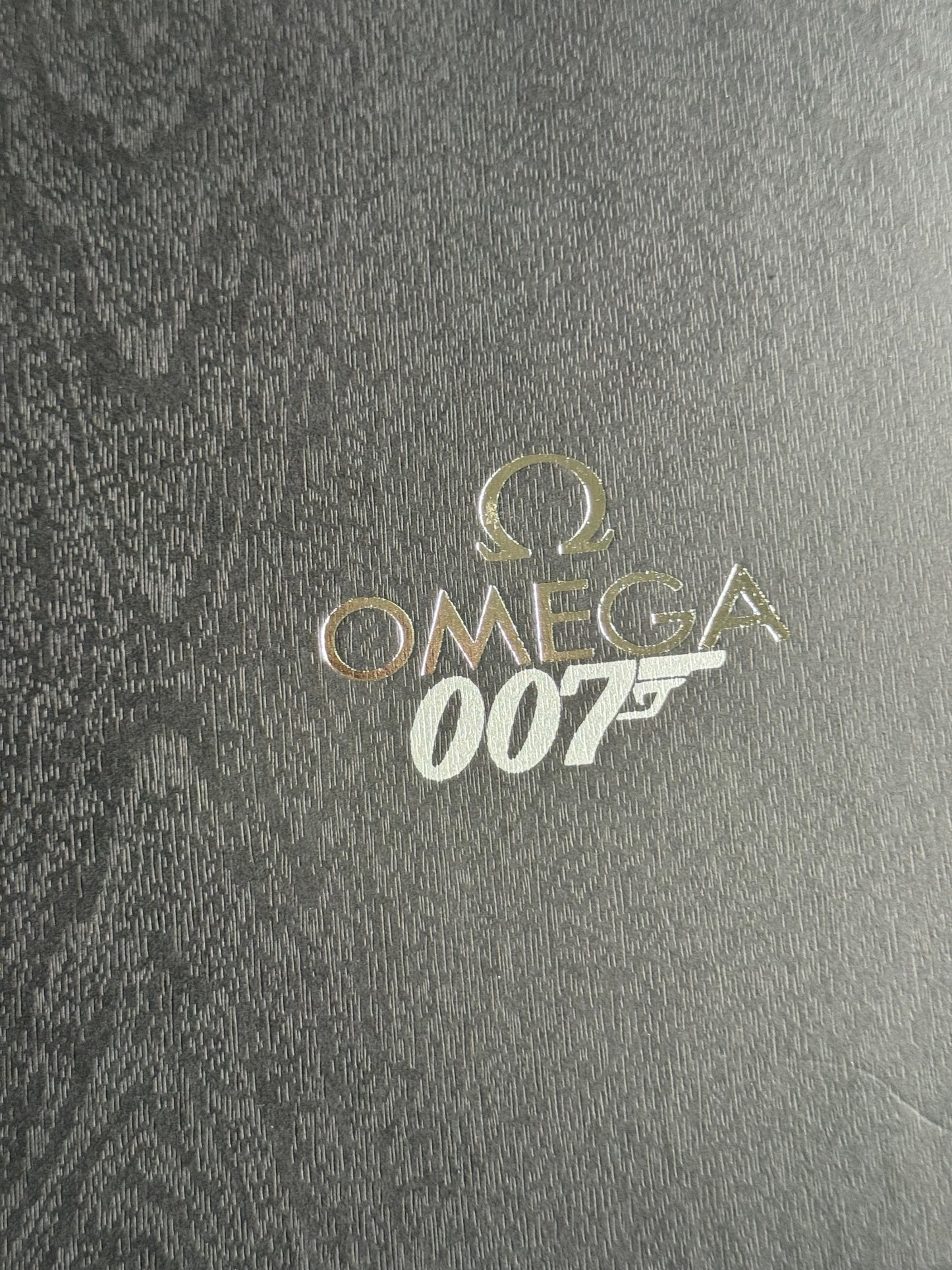 AUDAZ Y VERSÁTIL DISEÑO JAMES BOND 007-OMEGA AUTOMÁTICO SEA MASTER! FECHADOR-LUMINOSO-CRISTAL ZAFIRO-BISEL GIRATORIO ETC