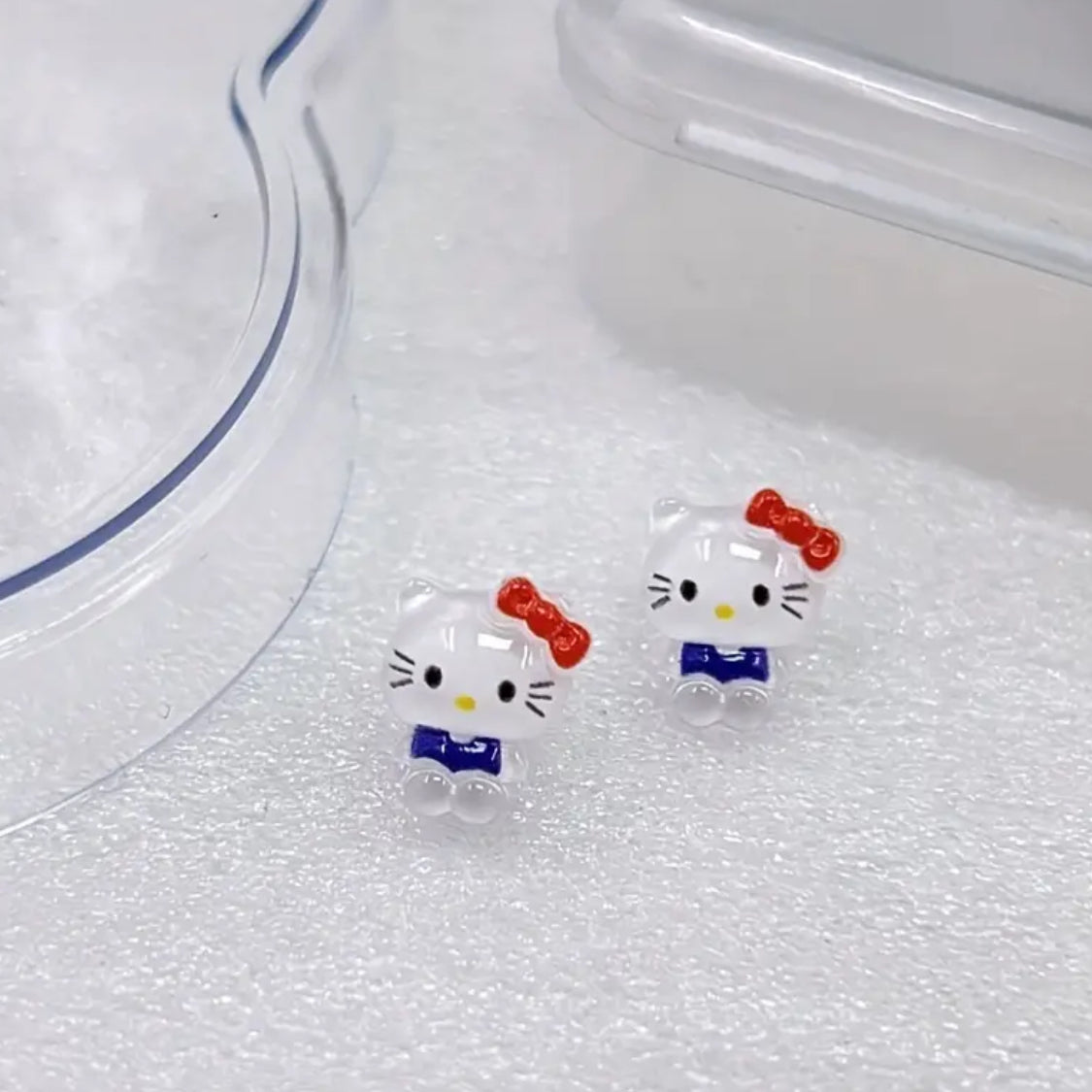 Aretes de resina con diseño de animalitos inspirados en Hello Kitty, hipoalergénicos, listos para fiestas, sin baño, sin material de mosaico, para todas las estaciones (par)