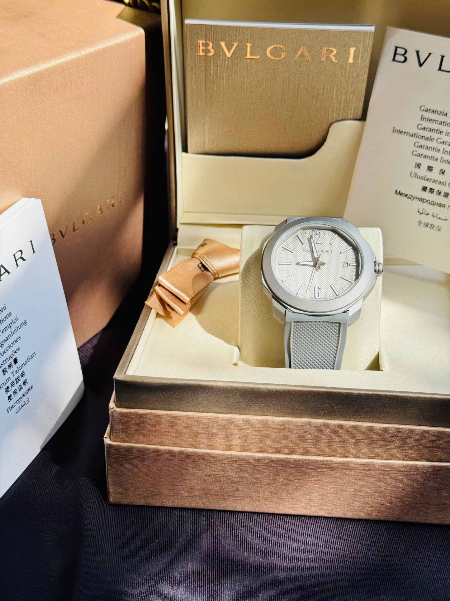 ELEGANTE RELOJ OCTO BVLGARI AUTOMÁTICO- 31 JOYAS 💎 CRISTAL ZAFIRO- FECHADOR-DISEÑO NUEVO!!!