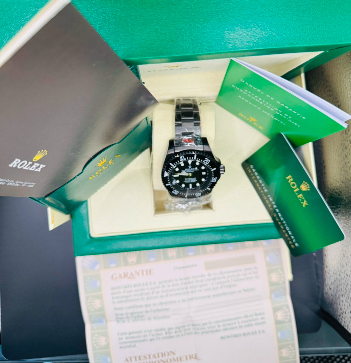 IMPRESIONANTE GRANDE Y PESADO RELOJ AUTOMÁTICO MECÁNICO OYSTER PERPETUAL DATE DEEP SEA-DWELLER- CON VÁLVULA DE ESCAPE DE GAS 💨 RIN LOCK SISTEM! 43mm. ESPECTACULAR RELOJ! Información por WhatsApp al 99 81 92 84 65.