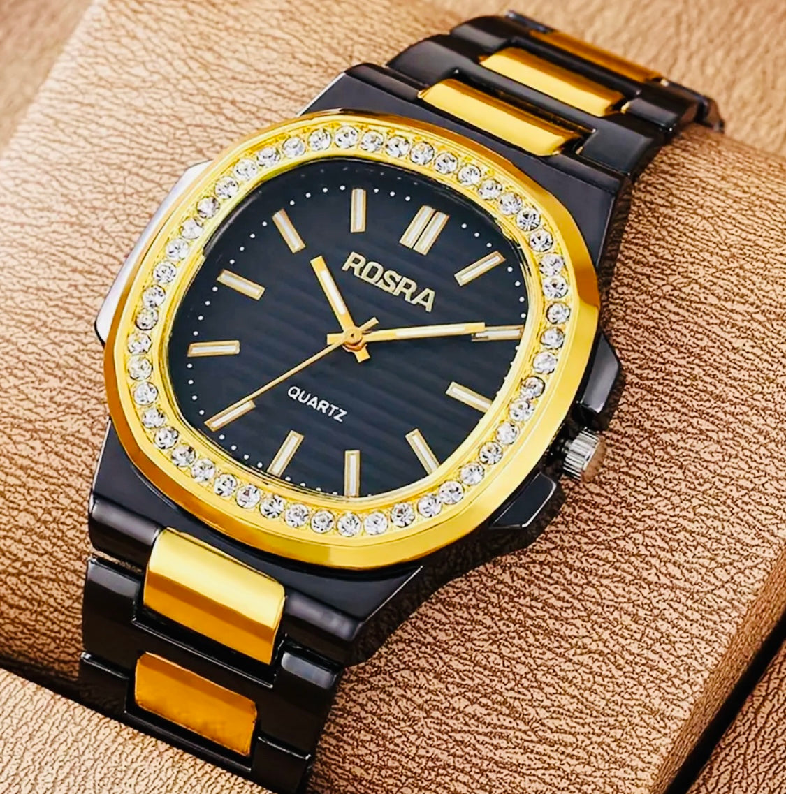 Reloj de Lujo  en Acero Inoxidable Negro y Dorado, Esfera en Forma de Barril Fresca y Guapa, Movimiento de Cuarzo, No Impermeable, Accionamiento Electrónico - Accesorio de Moda
