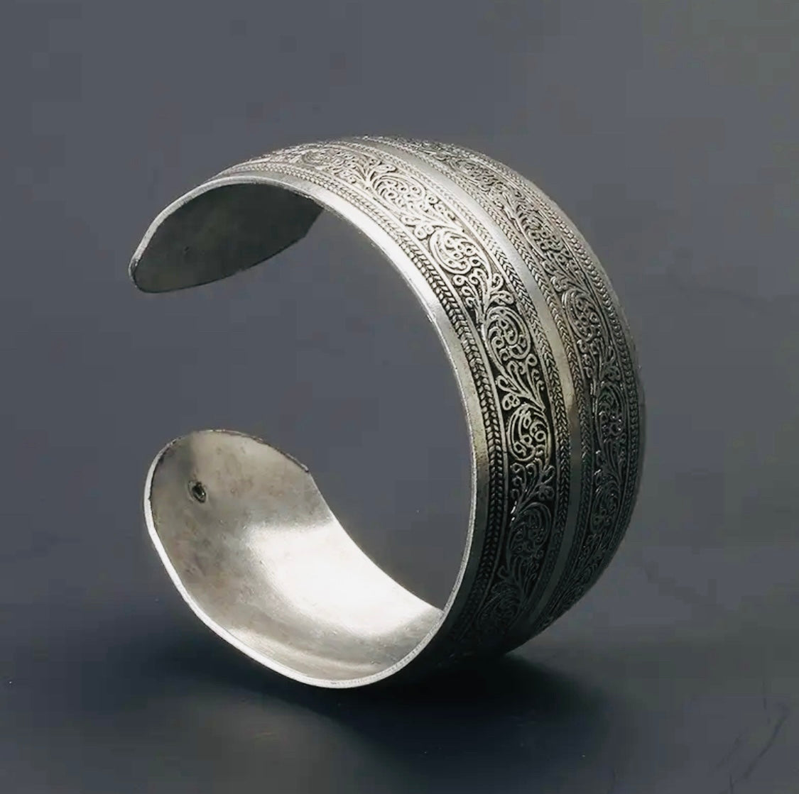 Hermoso Brazalete Grabado- Unitalla- Unisex Hipoalergenico Perfecto para Regalo 🎁