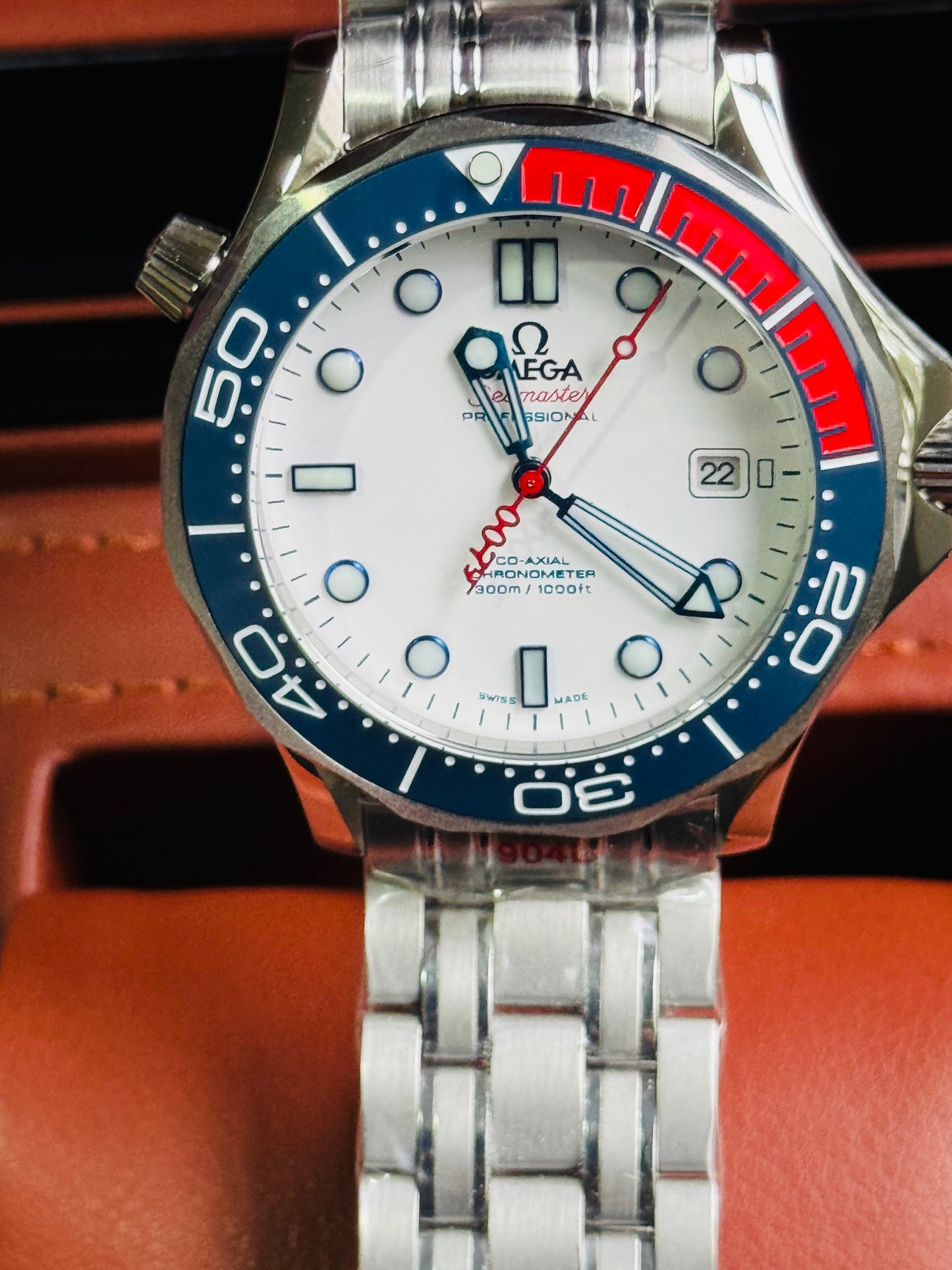 AUDAZ Y VERSÁTIL DISEÑO JAMES BOND 007-OMEGA AUTOMÁTICO SEA MASTER! FECHADOR-LUMINOSO-CRISTAL ZAFIRO-BISEL GIRATORIO ETC