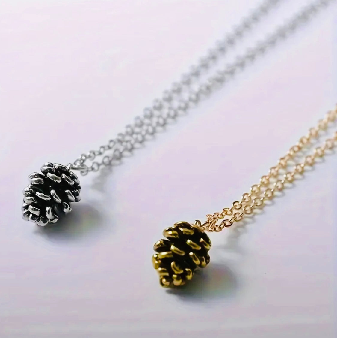 Bonito Pendiente de Aleación Chapado en Oro 18k. Hipoalergenico Disponible en Plateado y Dorado! Motivo Hermosa Semilla de Pino 🌲