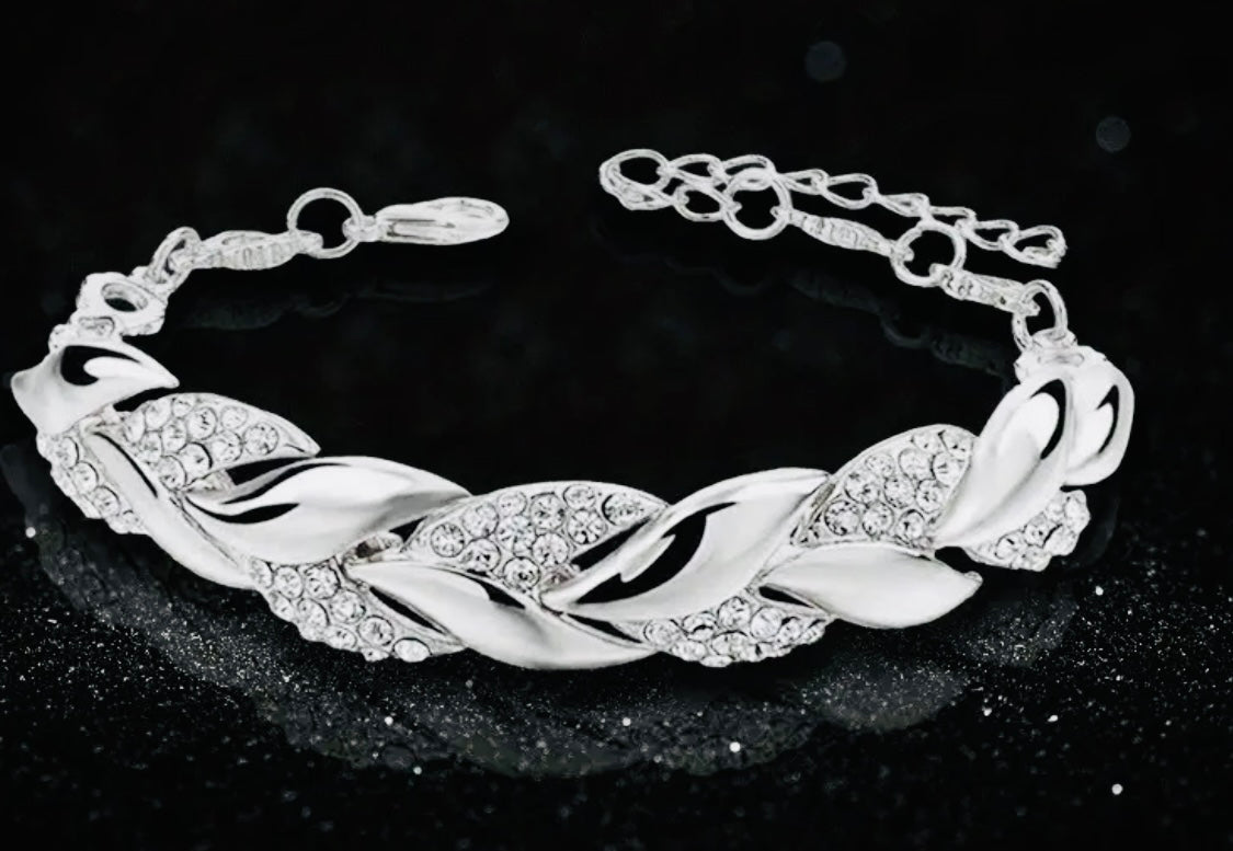 Hermoso Brazalete en Forma de Trigo con Incrustaciones de Circonias Unitalla - Hipoalergenica Disponible en Plateado y Dorado