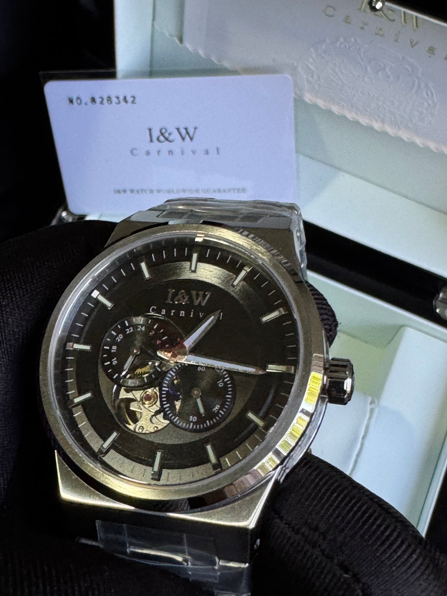 SOFISTICADO RELOJ AUTOMÁTICO I&W- CRISTAL ZAFIRO-LUMINOSO-PEQUEÑA VENTANA TOURBILLON-PEQUEÑOS DIALES SEGUNDERO Y 24 HRS. RESISTENTE AL AGUA- ALTA CALIDAD!!!