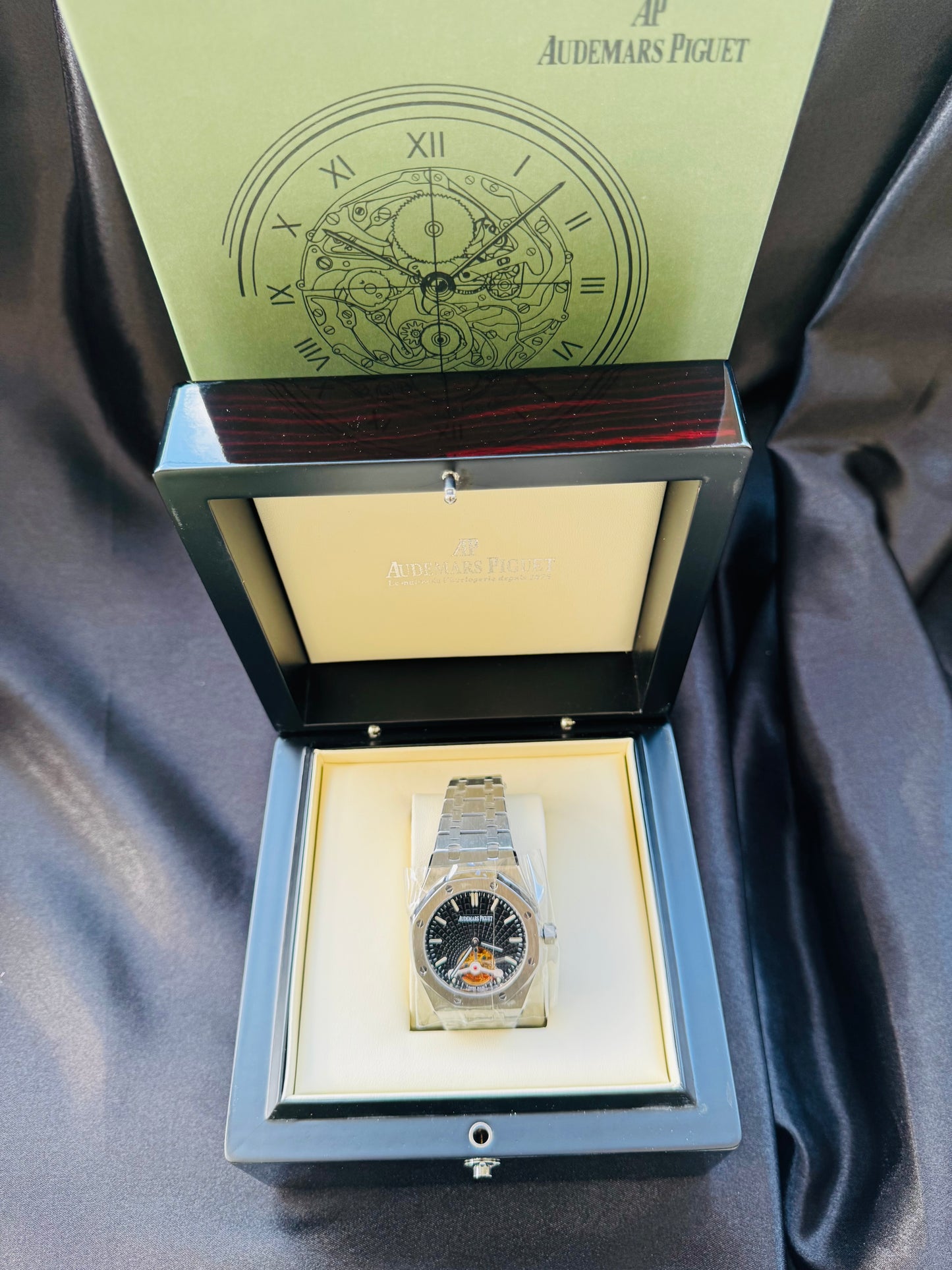 Increíble Reloj Audemars P. ROYAL OAK Automático Mecánico-Tourbillon-Máximo lujo y Calidad! Luminoso Etcétera-Disponible con Carátula Negra y Carátula Azul.