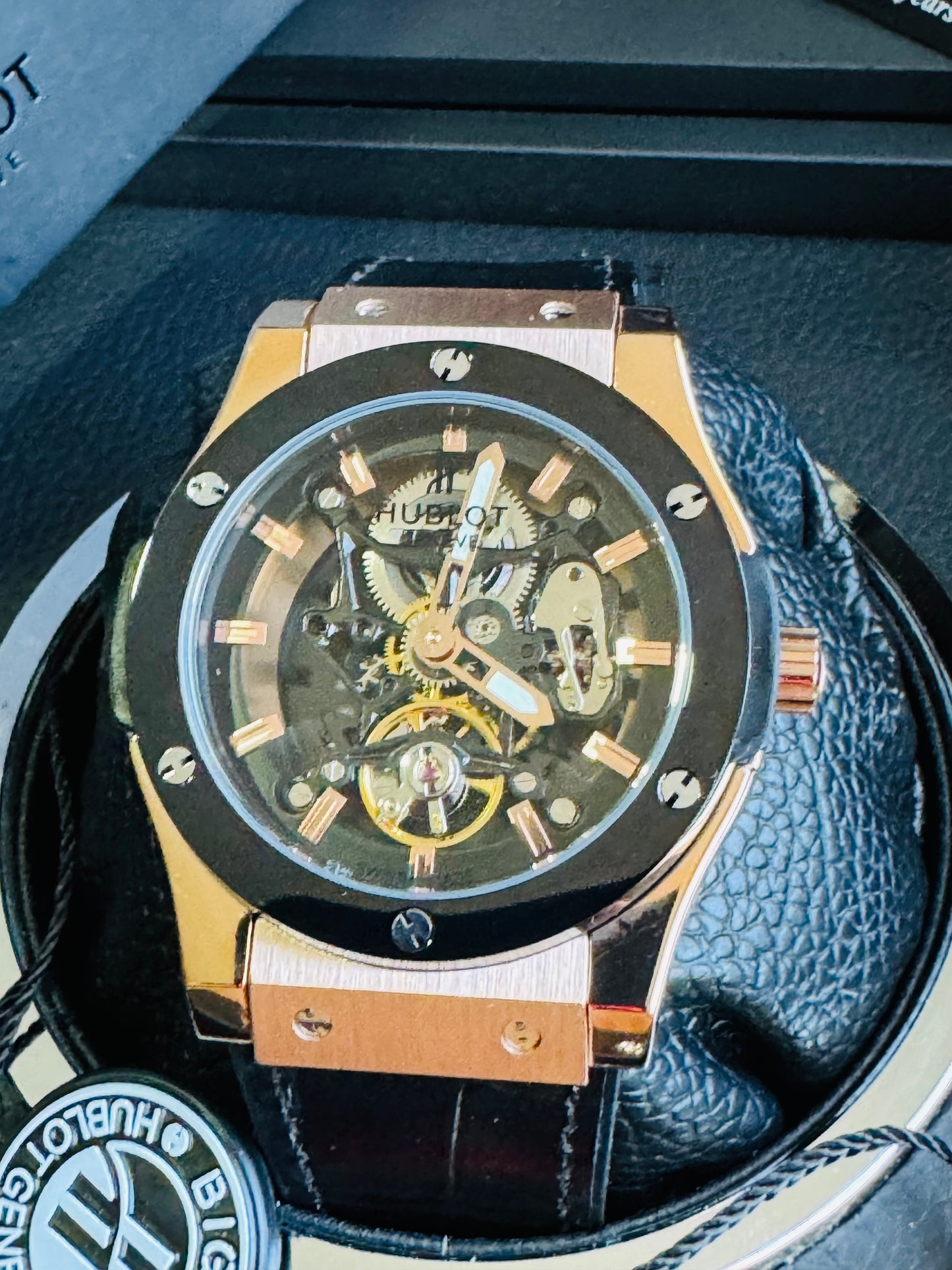 ESPECTACULAR RELOJ HUBLOT SKELETON AUTOMÁTICO MECÁNICO- CRISTAL ZAFIRO MÁXIMO LUJO!!!

PRECIO: A TRATAR 

VENTAS SOLO EN CANCÚN 

INFORMACION POR WhatsApp 99 81 92 84 65.

NO SE HACEN ENVÍOS 🚚