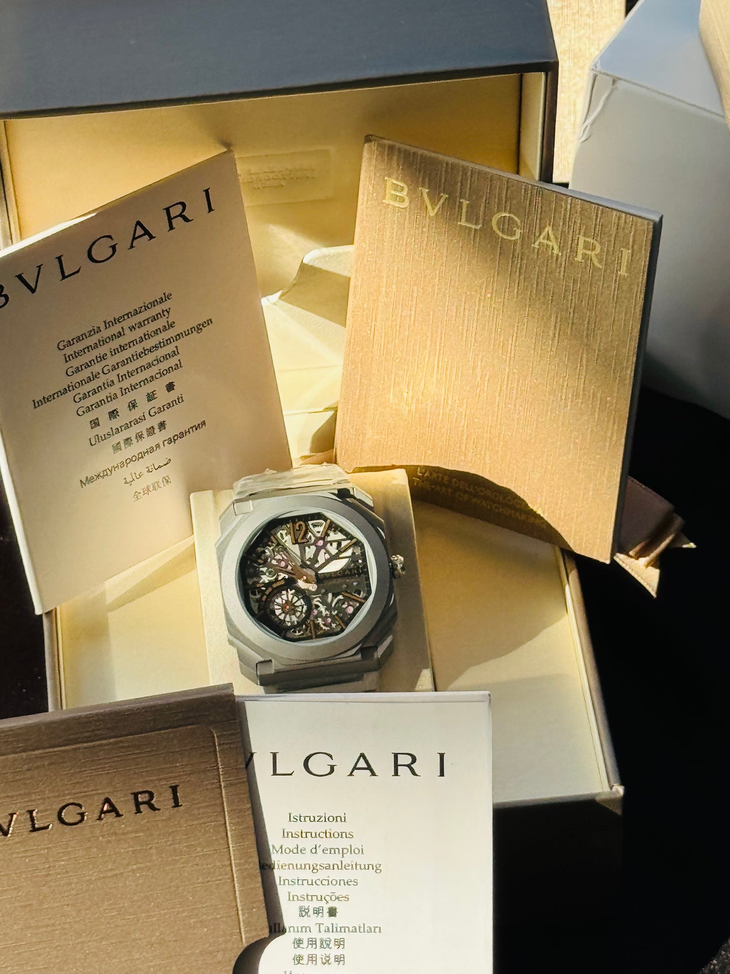 IMPONENTE Y DISTINGUIDO RELOJ AUTOMÁTICO MECÁNICO SKELETON BVLGARI OCTO! HERMOSO DISEÑO Y CALIDAD!!!

PRECIO A TRATAR 

Información por WhatsApp 99 81 92 84 65


NOTA:

No se hacen envíos 🚚  📦 💨!

Las Ventas son solo en Cancún

Nuestro Lema: No somos N