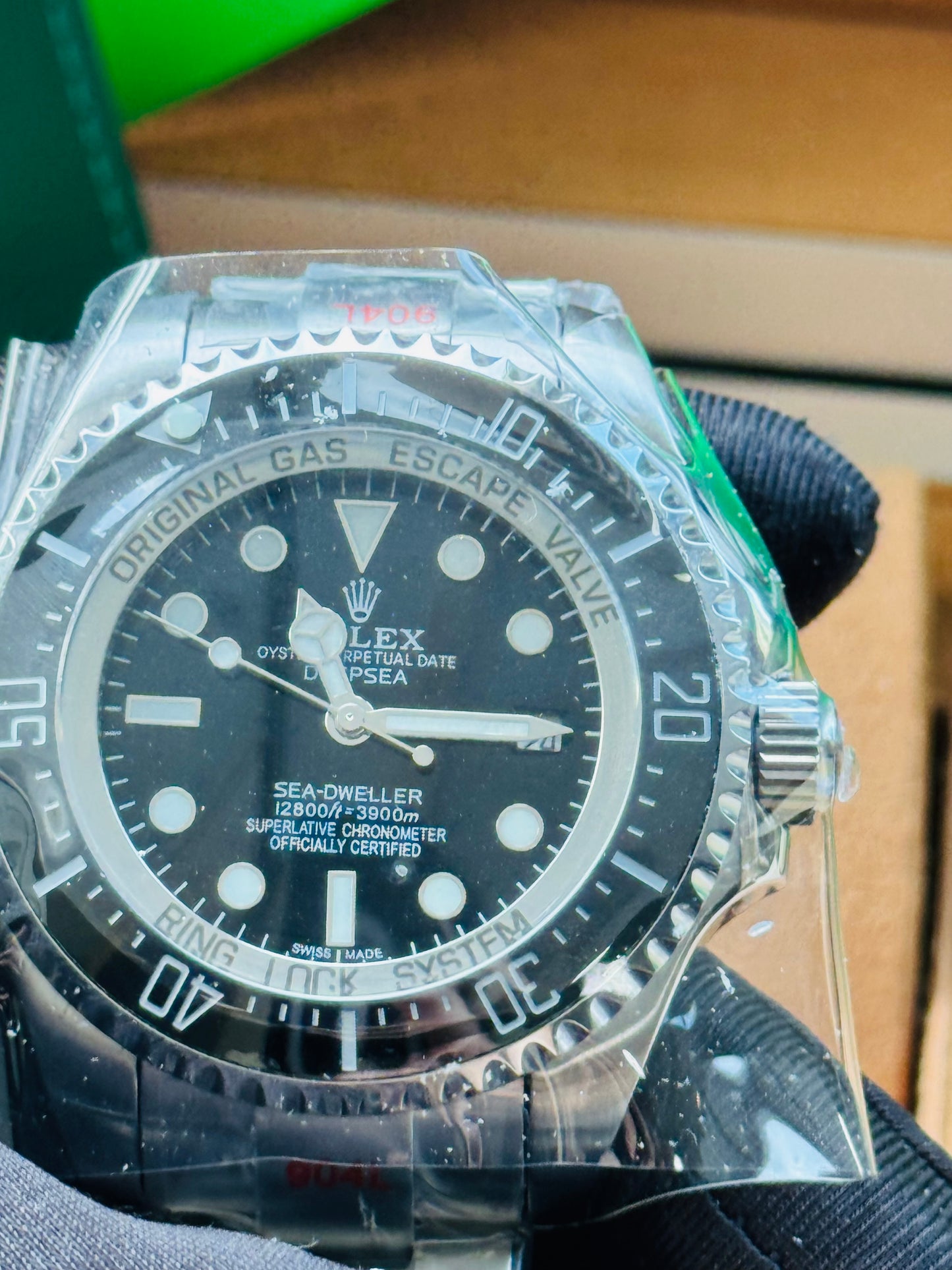 IMPRESIONANTE GRANDE Y PESADO RELOJ AUTOMÁTICO MECÁNICO OYSTER PERPETUAL DATE DEEP SEA-DWELLER- CON VÁLVULA DE ESCAPE DE GAS 💨 RIN LOCK SISTEM! 43mm. ESPECTACULAR RELOJ!