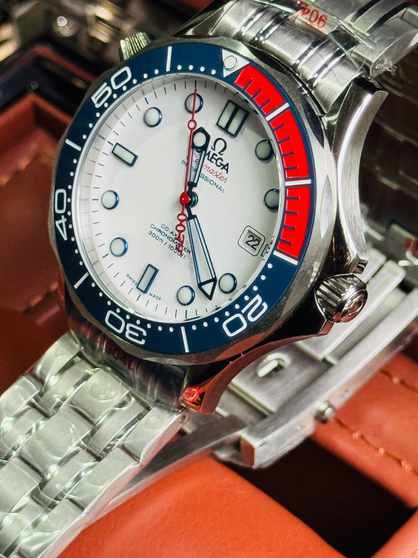 AUDAZ Y VERSÁTIL DISEÑO JAMES BOND 007-OMEGA AUTOMÁTICO SEA MASTER! FECHADOR-LUMINOSO-CRISTAL ZAFIRO-BISEL GIRATORIO ETC