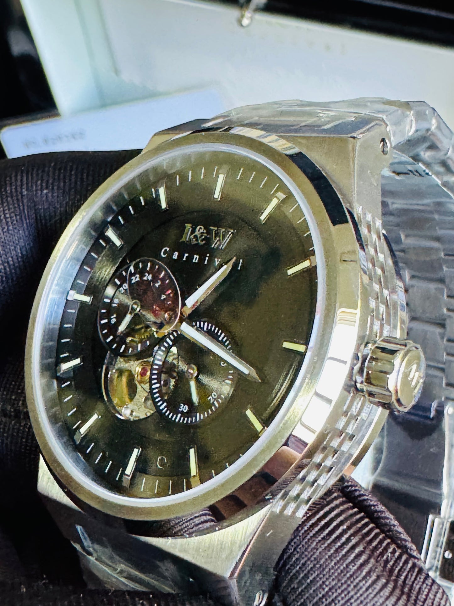 SOFISTICADO RELOJ AUTOMÁTICO I&W- CRISTAL ZAFIRO-LUMINOSO-PEQUEÑA VENTANA TOURBILLON-PEQUEÑOS DIALES SEGUNDERO Y 24 HRS. RESISTENTE AL AGUA- ALTA CALIDAD!!!
