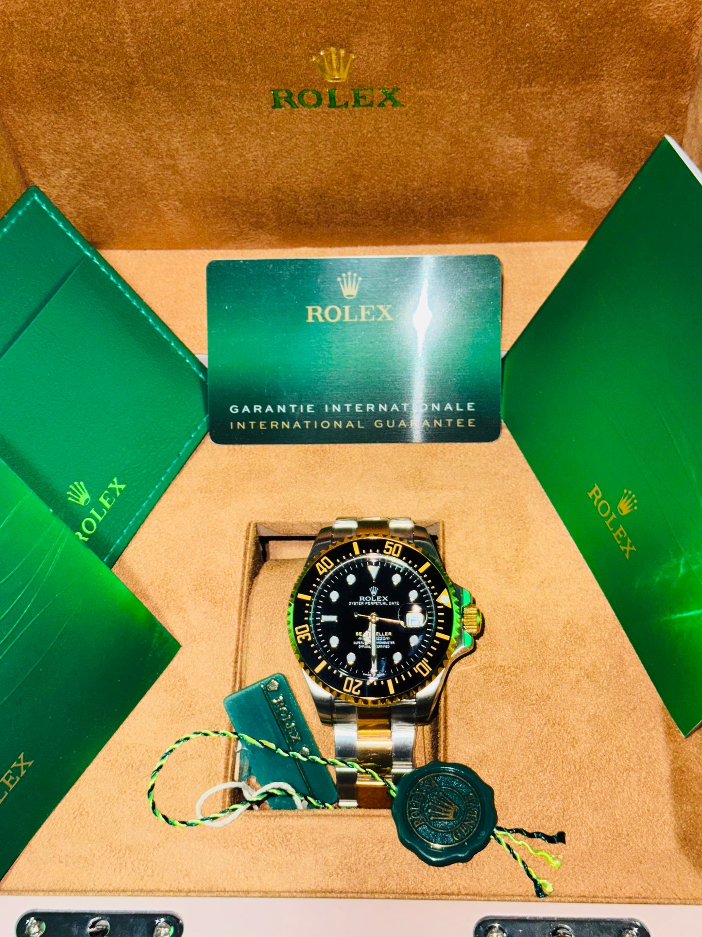 IMPRESIONANTE RELOJ AUTOMÁTICO MECÁNICO OYSTER SEA DWELLER FECHADOR VÁLVULA DE ESCAPE MÁXIMO LUJO Y DISTINCIÓN PRECIO A TRATAR 

NOTA:

No se hacen envíos 🚚  📦 💨!

Las Ventas son solo en Cancún
