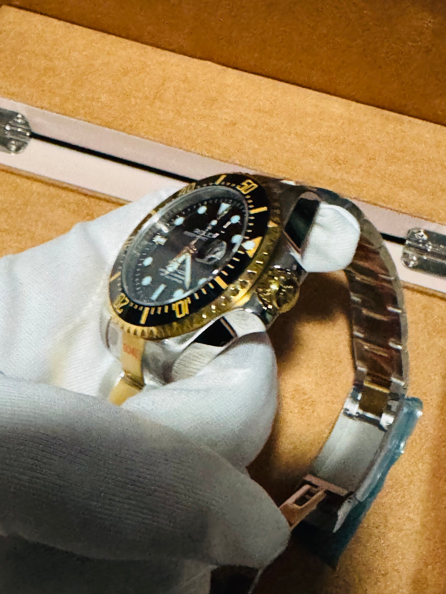 IMPRESIONANTE RELOJ AUTOMÁTICO MECÁNICO OYSTER SEA DWELLER FECHADOR VÁLVULA DE ESCAPE MÁXIMO LUJO Y DISTINCIÓN PRECIO A TRATAR 

NOTA:

No se hacen envíos 🚚  📦 💨!

Las Ventas son solo en Cancún