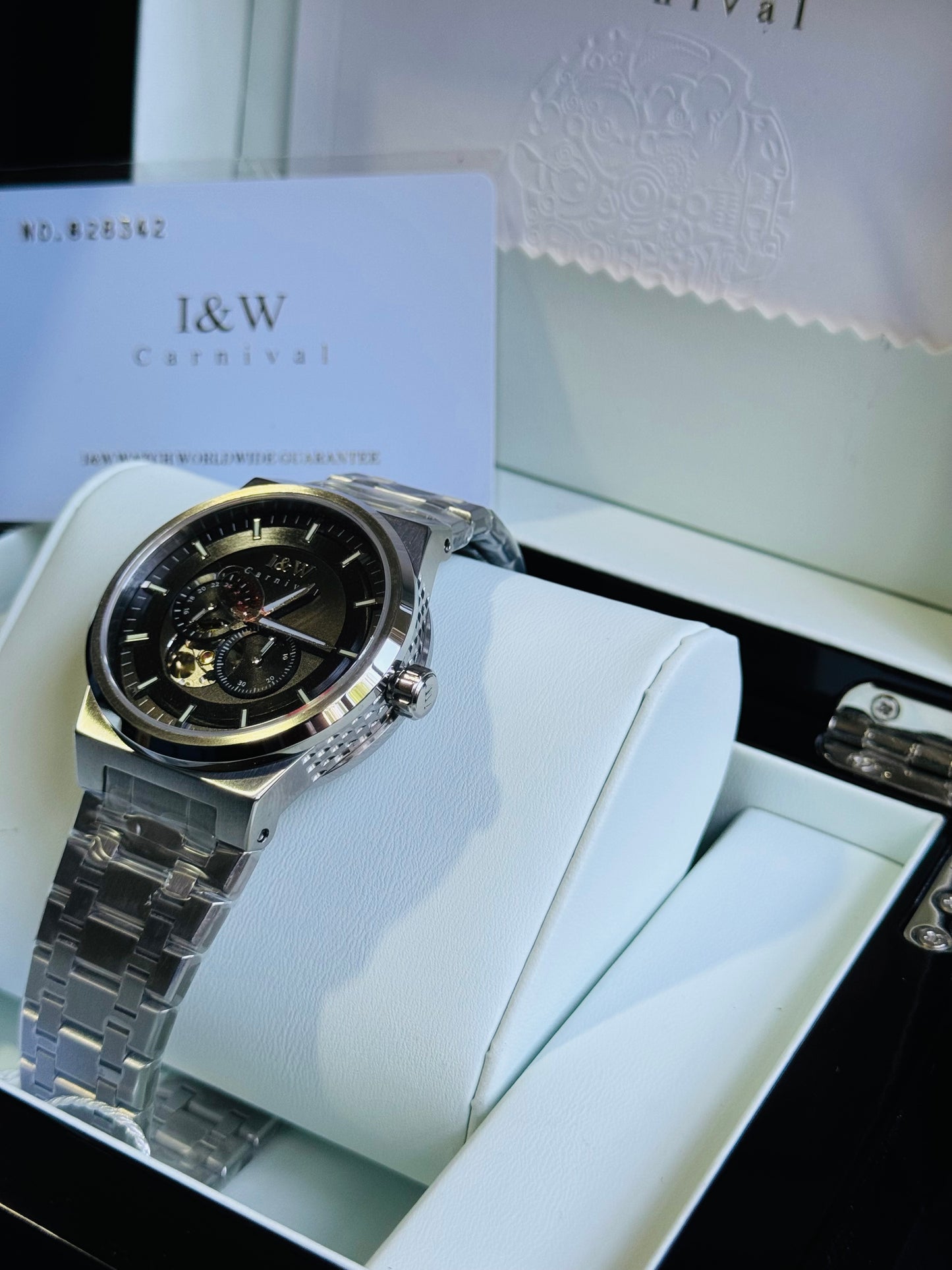 SOFISTICADO RELOJ AUTOMÁTICO I&W- CRISTAL ZAFIRO-LUMINOSO-PEQUEÑA VENTANA TOURBILLON-PEQUEÑOS DIALES SEGUNDERO Y 24 HRS. RESISTENTE AL AGUA- ALTA CALIDAD!!!