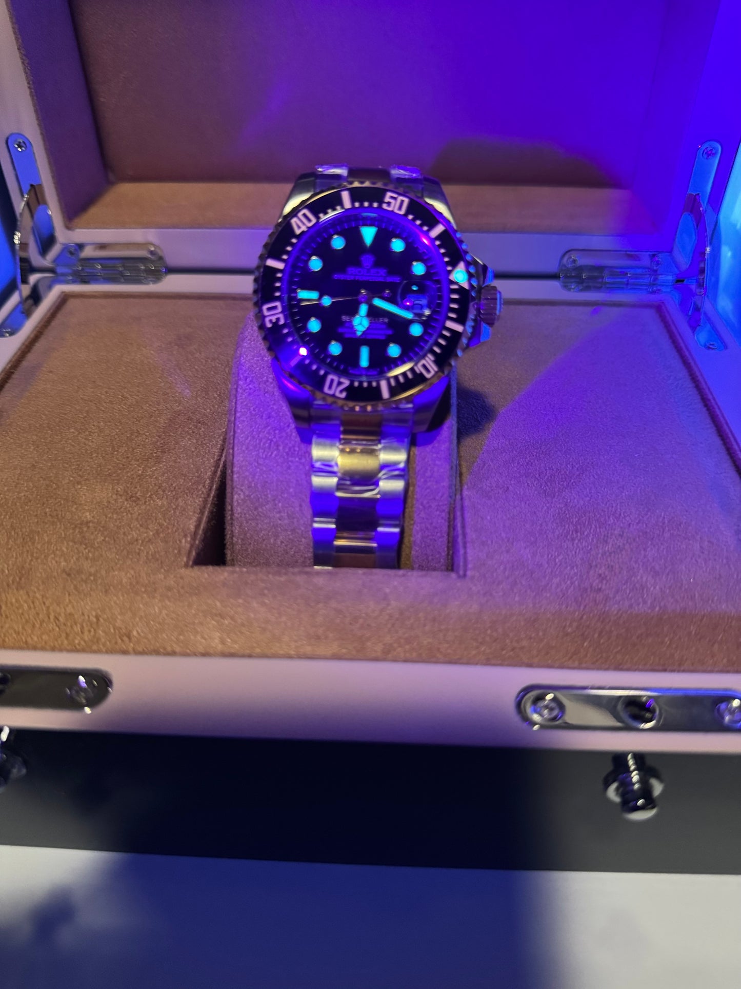IMPRESIONANTE RELOJ AUTOMÁTICO MECÁNICO OYSTER SEA DWELLER FECHADOR VÁLVULA DE ESCAPE MÁXIMO LUJO Y DISTINCIÓN PRECIO A TRATAR 

NOTA:

No se hacen envíos 🚚  📦 💨!

Las Ventas son solo en Cancún