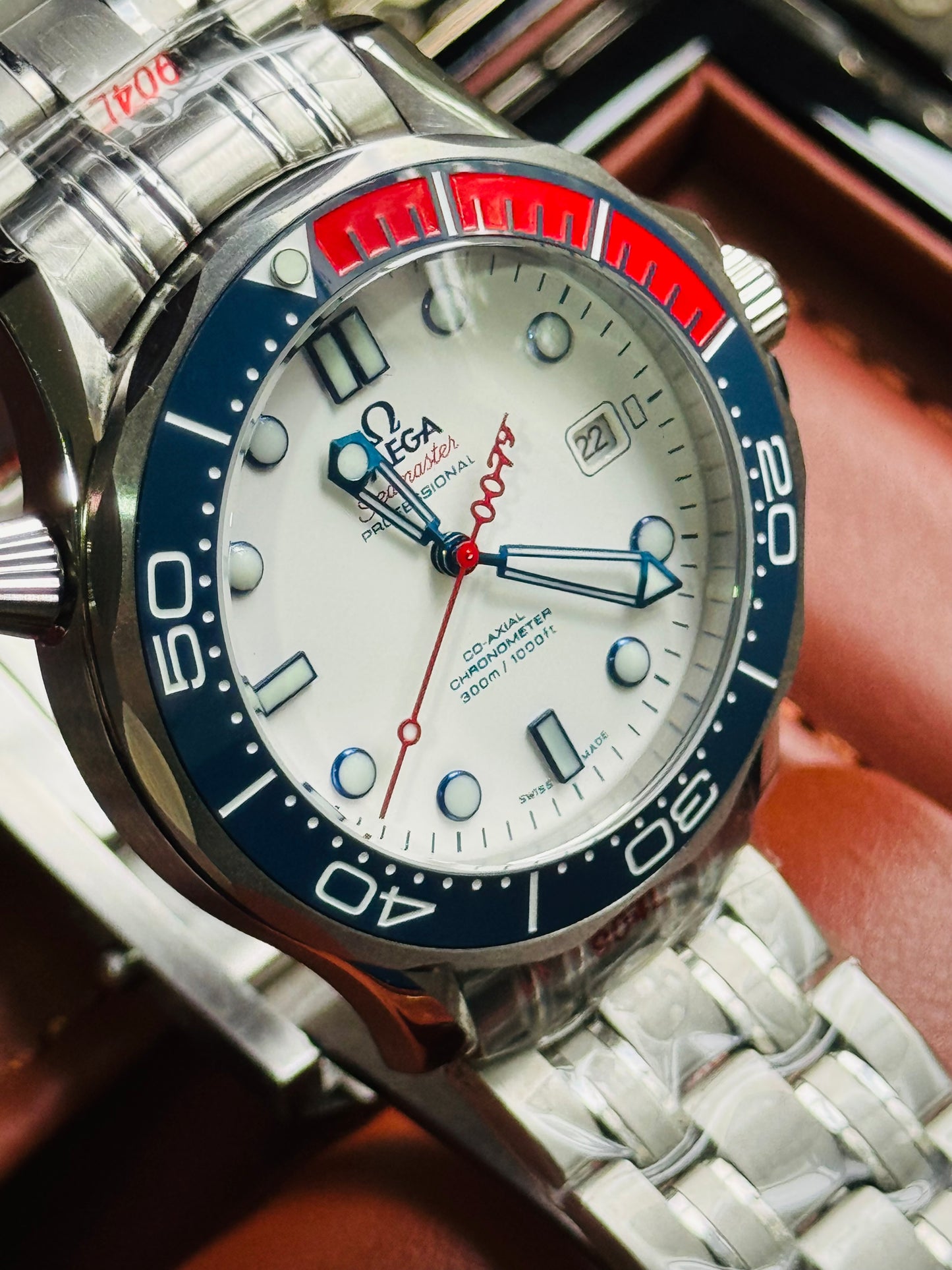 AUDAZ Y VERSÁTIL DISEÑO JAMES BOND 007-OMEGA AUTOMÁTICO SEA MASTER! FECHADOR-LUMINOSO-CRISTAL ZAFIRO-BISEL GIRATORIO ETC