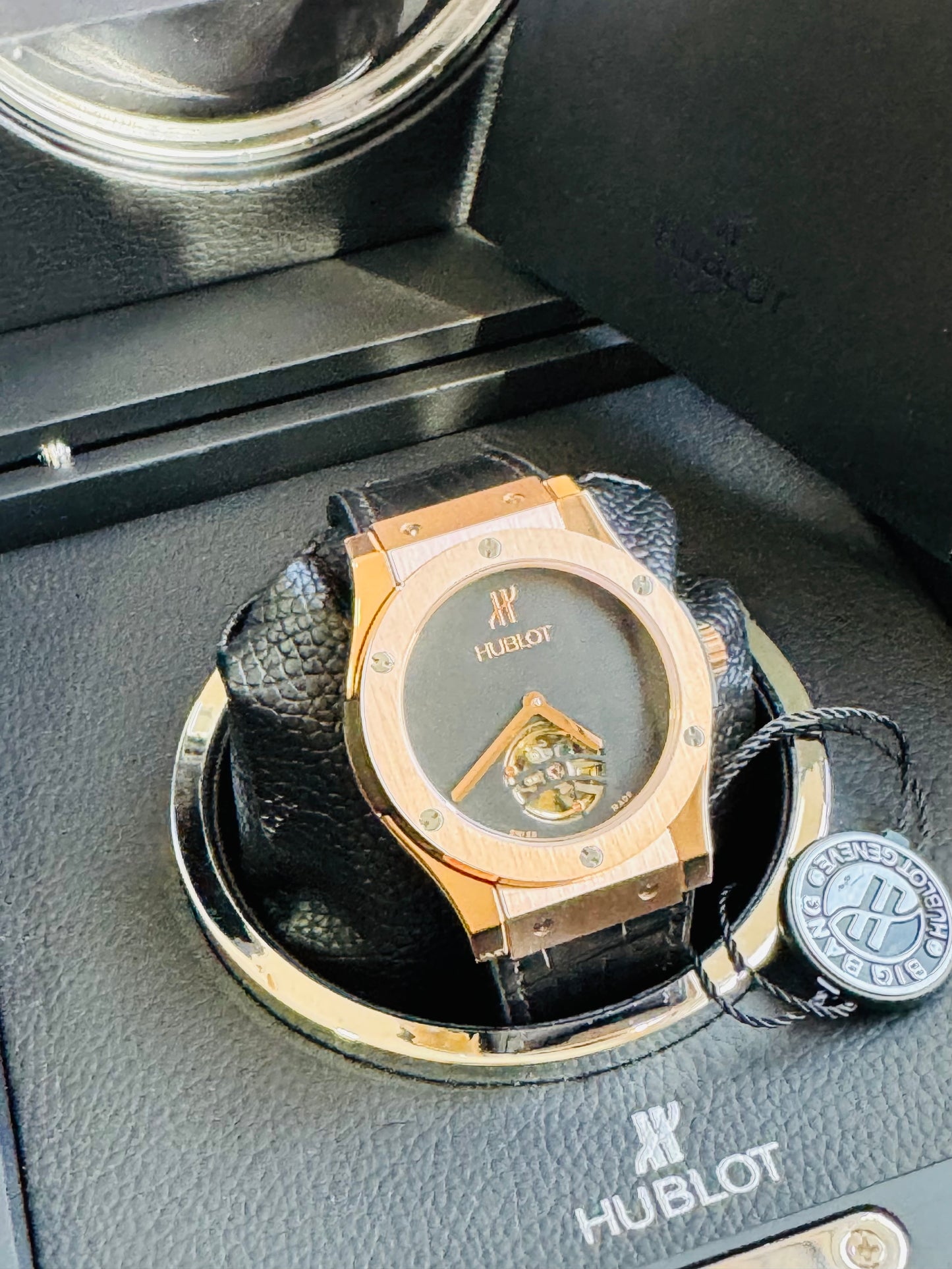 IMPRESIONANTE RELOJ AUTOMÁTICO MECÁNICO HUBLOT TOURBILLON- CRISTAL ZAFIRO-21 JOYAS-MÁXIMA ELEGANCIA!!!

PRECIO: A TRATAR

INFORMACION WHATSAPP 99 81 92 84 65

NO SE HACEN ENVÍOS 🚚
