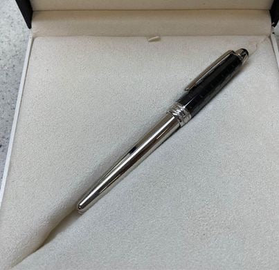 HERMOSA PLUMA ESTILOGRÁFICA MONTBLANC MEISTERSTUCK ACABADO CON ELEGANTE RESINAS PRECIOSAS!
