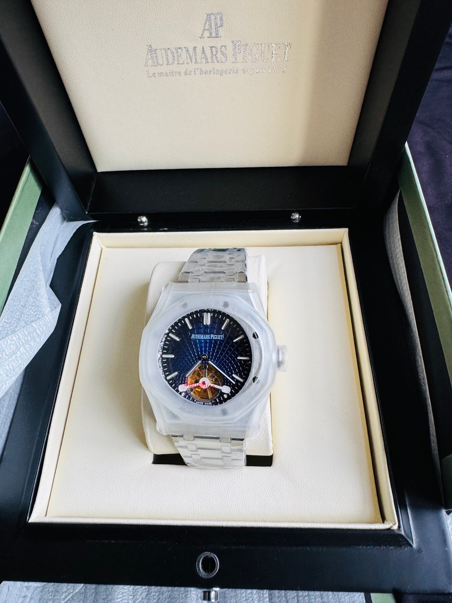 ESPECTACULAR AUDEMARS PIGUET ROYAL OAK
FLYNG TOURBILLON LIMITED EDITION!!! CRISTAL ZAFIRO!!! MÁXIMO LUJO!!!