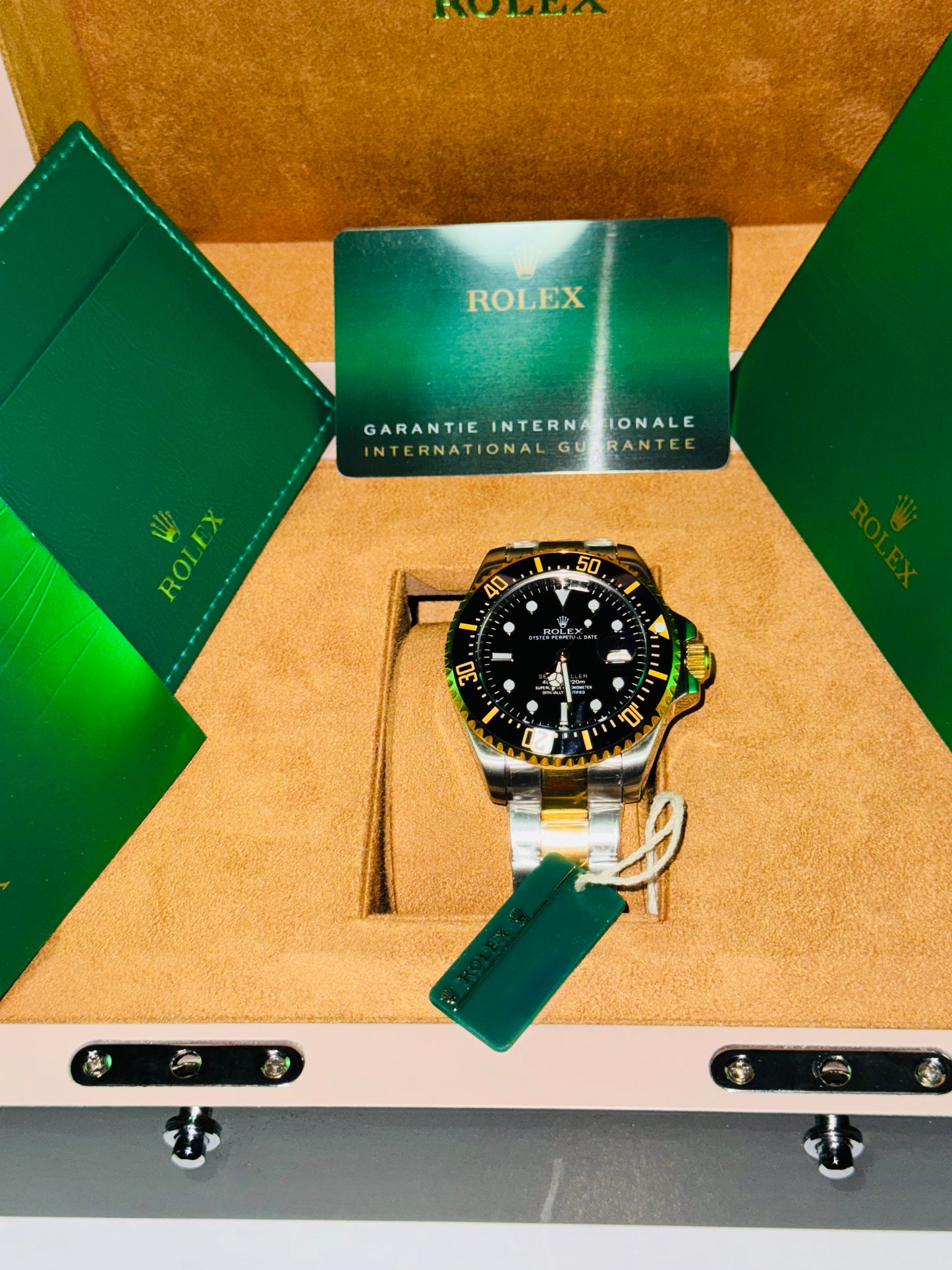 IMPRESIONANTE RELOJ AUTOMÁTICO MECÁNICO OYSTER SEA DWELLER FECHADOR VÁLVULA DE ESCAPE MÁXIMO LUJO Y DISTINCIÓN PRECIO A TRATAR 

NOTA:

No se hacen envíos 🚚  📦 💨!

Las Ventas son solo en Cancún