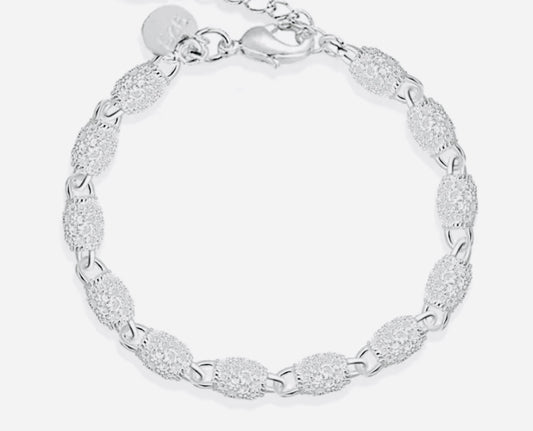 ELEGANTE PULSERA DE PLATA LEY 925 UNITALLA- UNISEX- HIPOALERGENICA! PERFECTA PARA REGALO 🎁!
Información por WhatsApp al 99 81 92 84 65