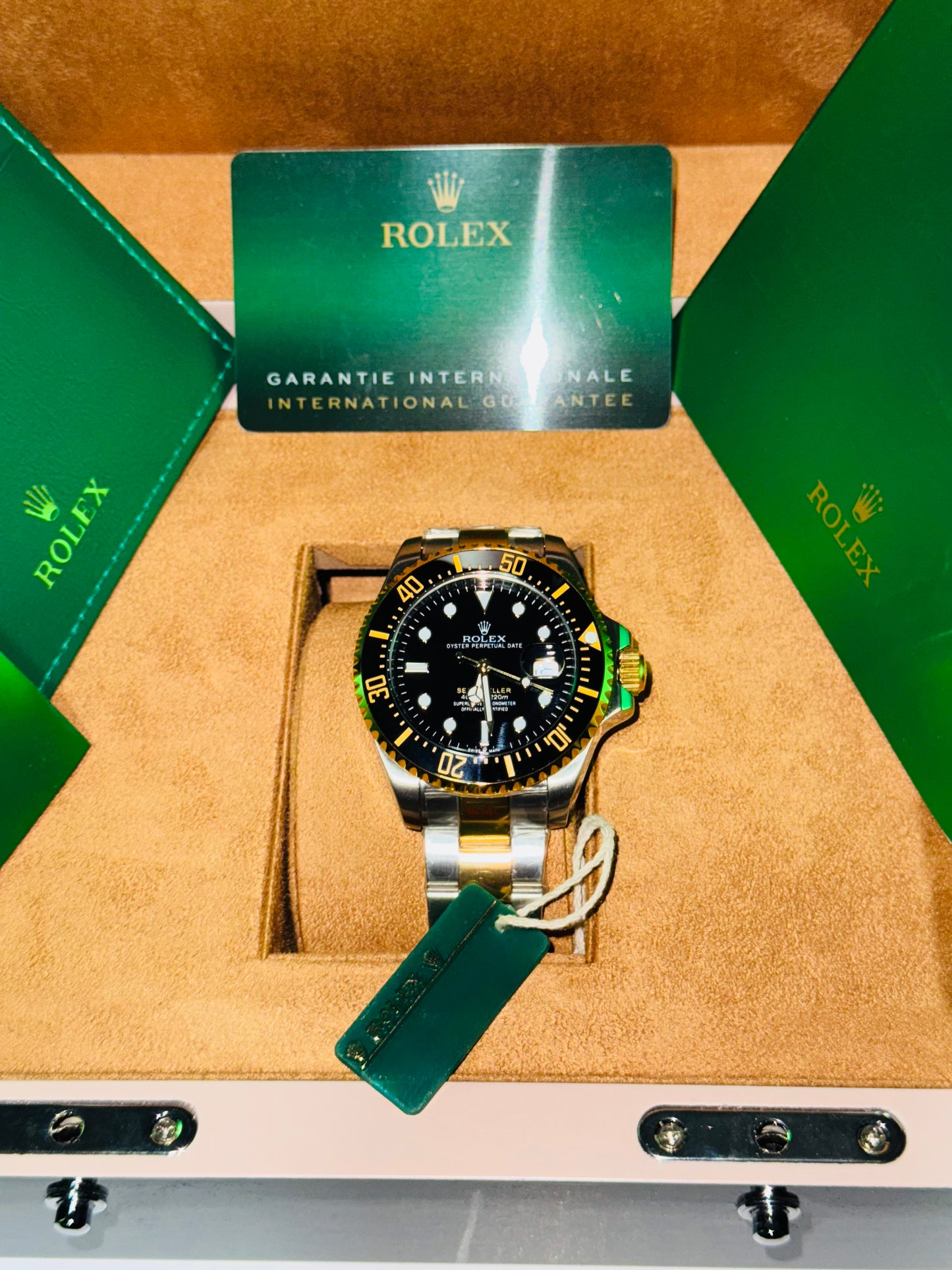 IMPRESIONANTE RELOJ AUTOMÁTICO MECÁNICO OYSTER SEA DWELLER FECHADOR VÁLVULA DE ESCAPE MÁXIMO LUJO Y DISTINCIÓN PRECIO A TRATAR 

NOTA:

No se hacen envíos 🚚  📦 💨!

Las Ventas son solo en Cancún
