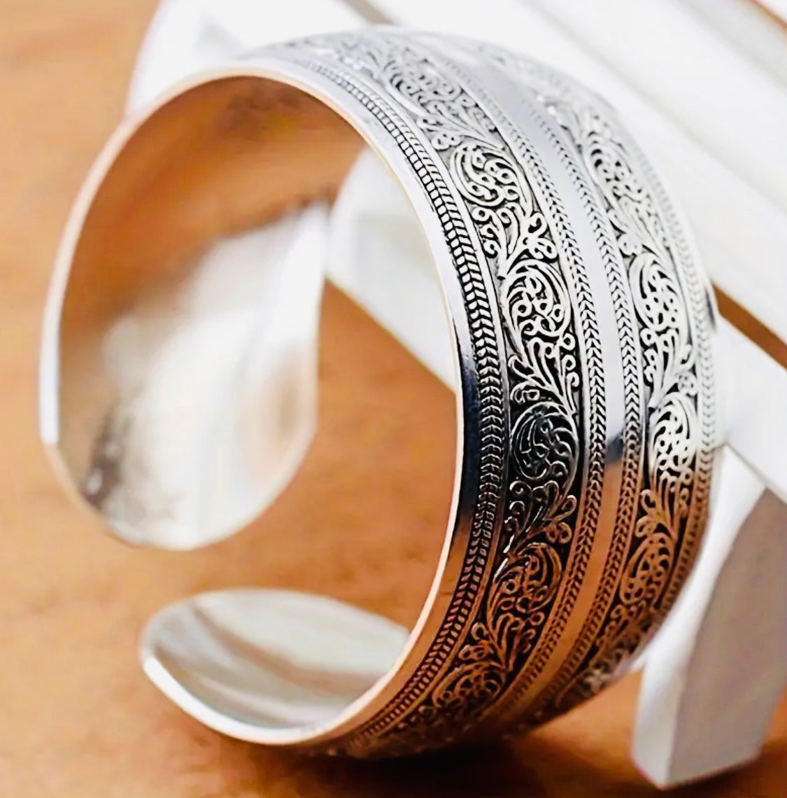 Hermoso Brazalete Grabado- Unitalla- Unisex Hipoalergenico Perfecto para Regalo 🎁