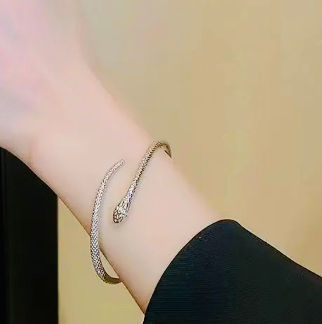 Exquisita, Pulsera Unitalla -Ajustable Unisex - Hipoalergenica-Serpiente Elegante y Linda Pulsera de Serpiente! Perfecto Regalo de  Graduación y Cumpleaños Joyería