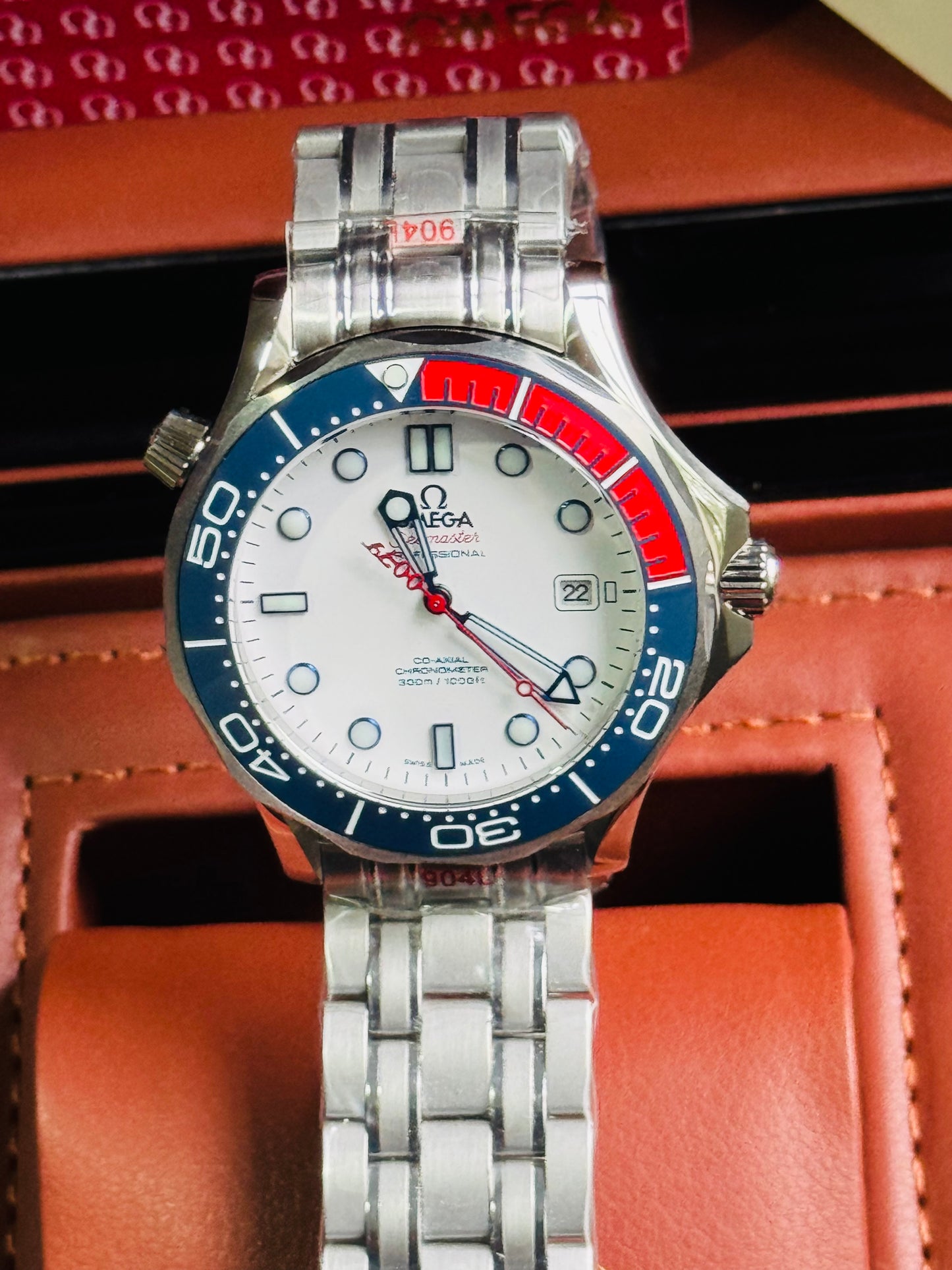 AUDAZ Y VERSÁTIL DISEÑO JAMES BOND 007-OMEGA AUTOMÁTICO SEA MASTER! FECHADOR-LUMINOSO-CRISTAL ZAFIRO-BISEL GIRATORIO ETC