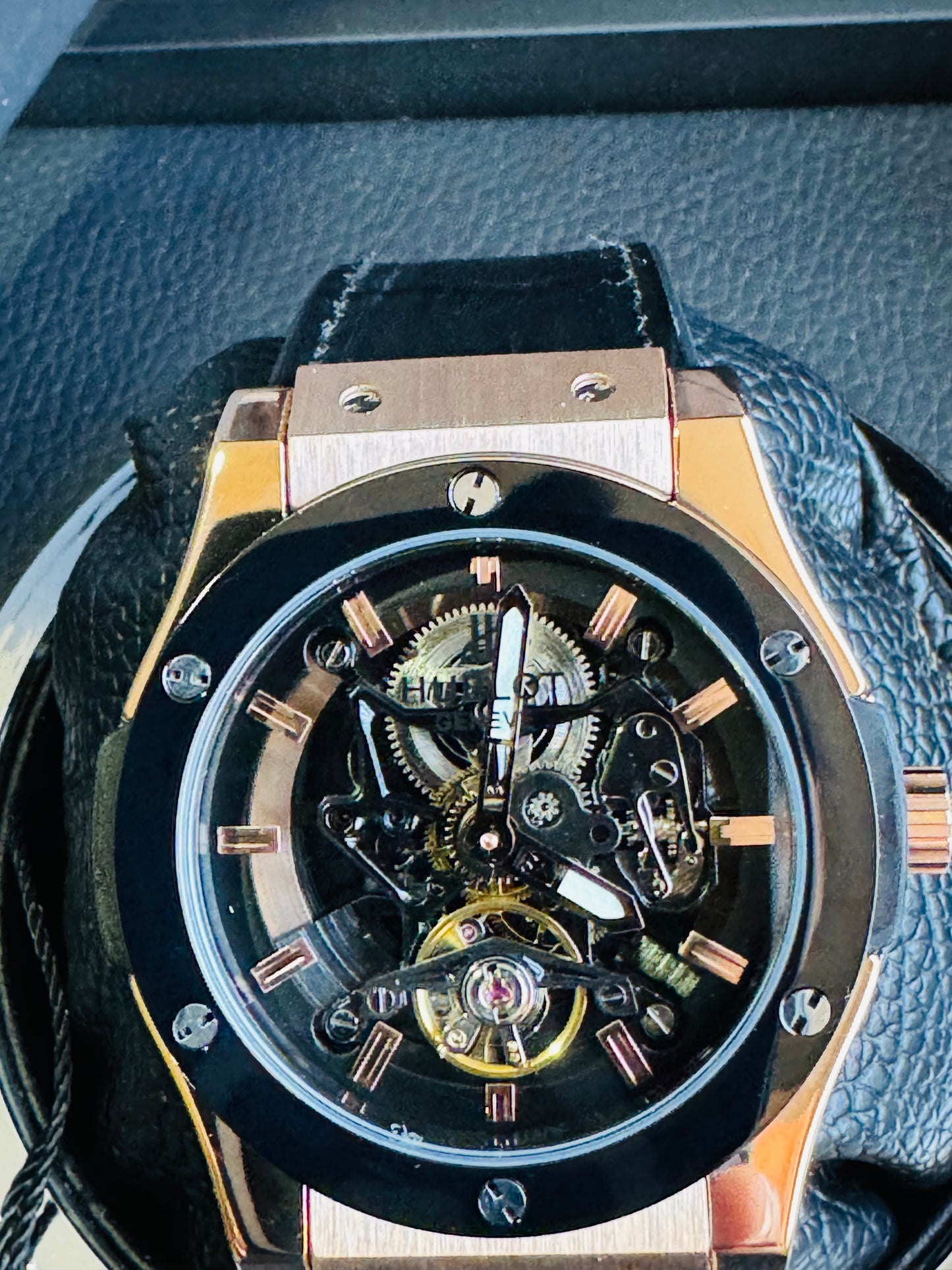 ESPECTACULAR RELOJ HUBLOT SKELETON AUTOMÁTICO MECÁNICO- CRISTAL ZAFIRO MÁXIMO LUJO!!!

PRECIO: A TRATAR 

VENTAS SOLO EN CANCÚN 

INFORMACION POR WhatsApp 99 81 92 84 65.

NO SE HACEN ENVÍOS 🚚