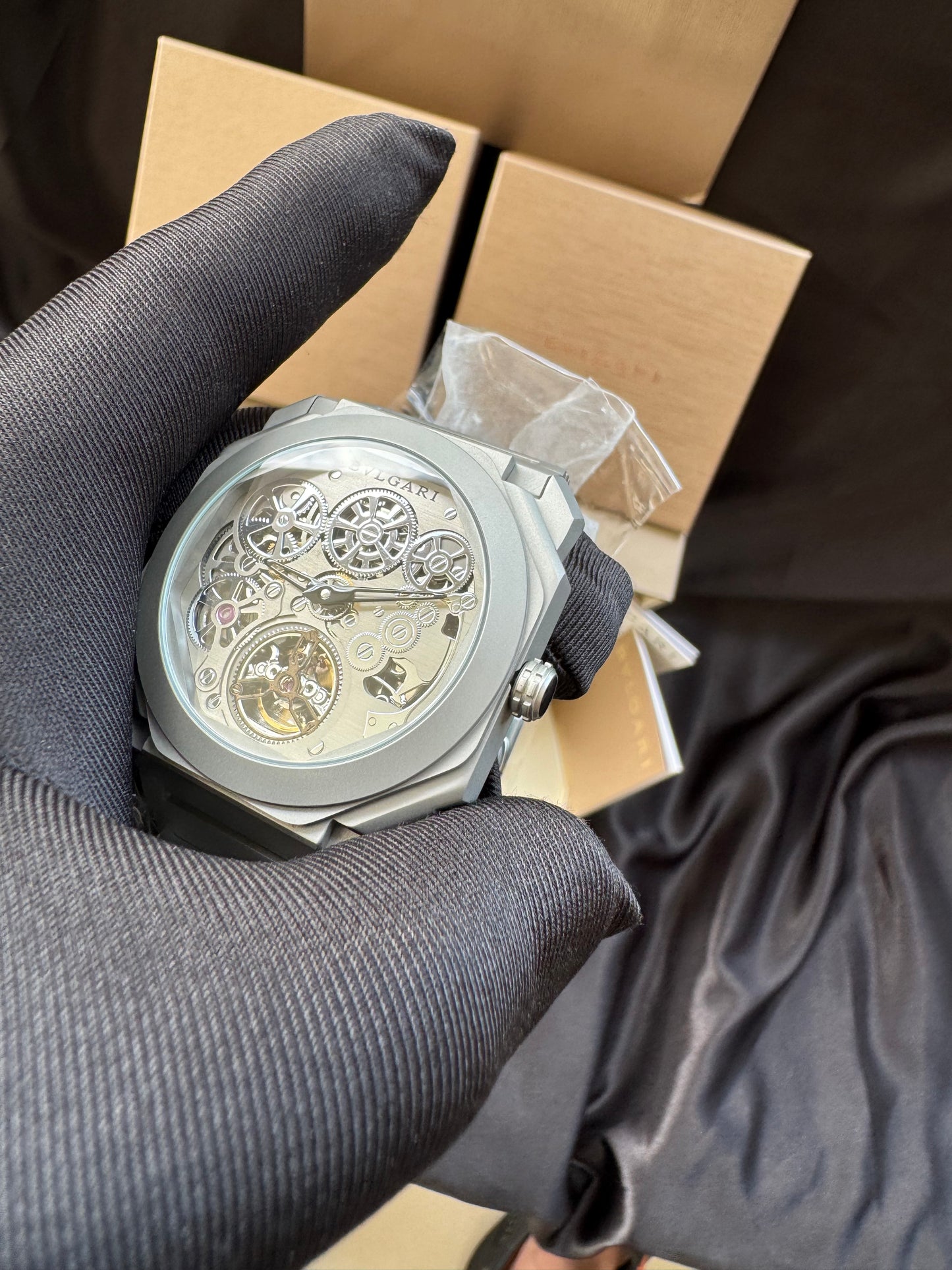 LUJOSO DISEÑO RELOJ AUTOMÁTICO MECÁNICO BVLGARI OCTO ELEGANCIA Y DISTINCIÓN