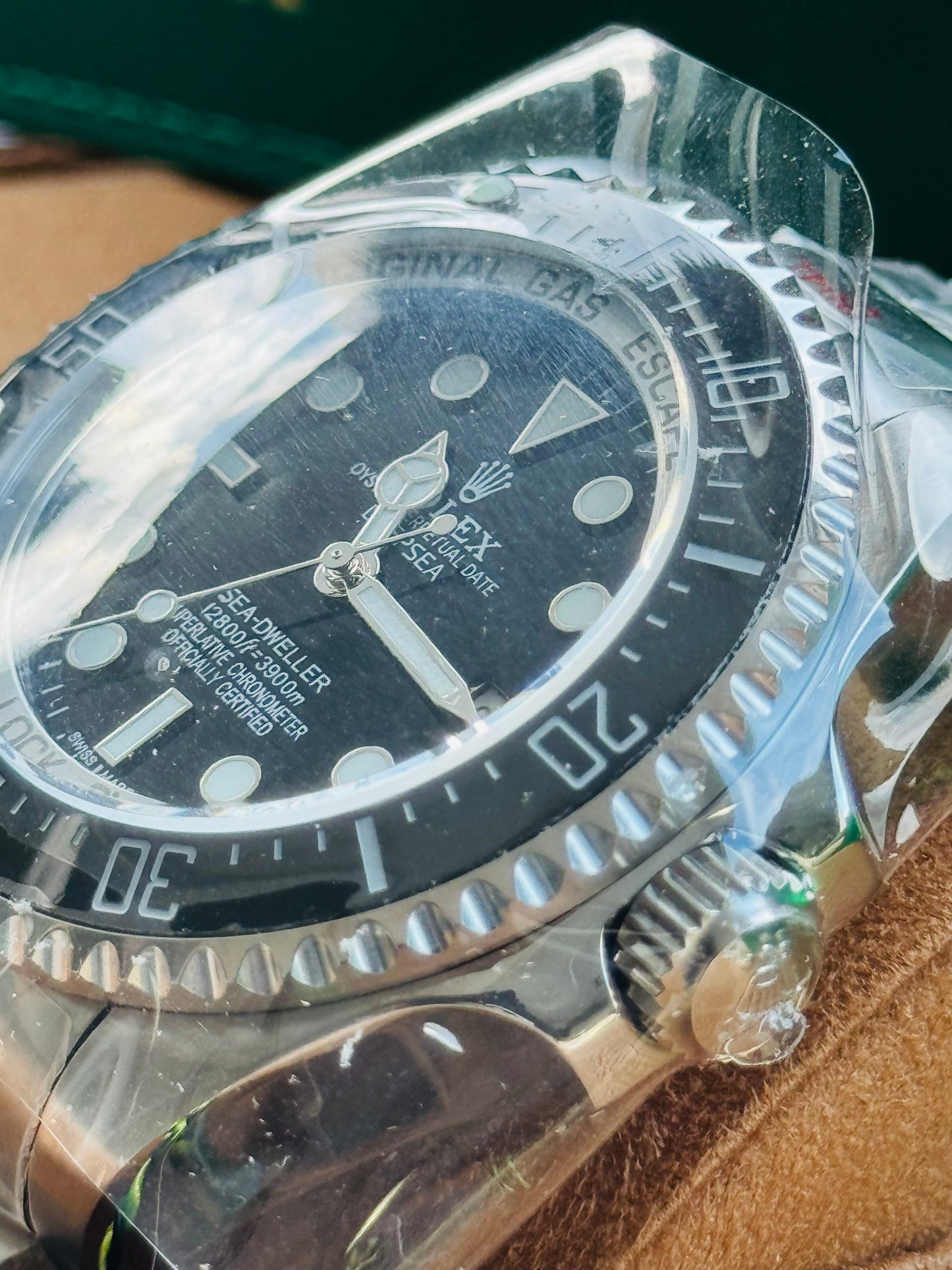 IMPRESIONANTE GRANDE Y PESADO RELOJ AUTOMÁTICO MECÁNICO OYSTER PERPETUAL DATE DEEP SEA-DWELLER- CON VÁLVULA DE ESCAPE DE GAS 💨 RIN LOCK SISTEM! 43mm. ESPECTACULAR RELOJ!