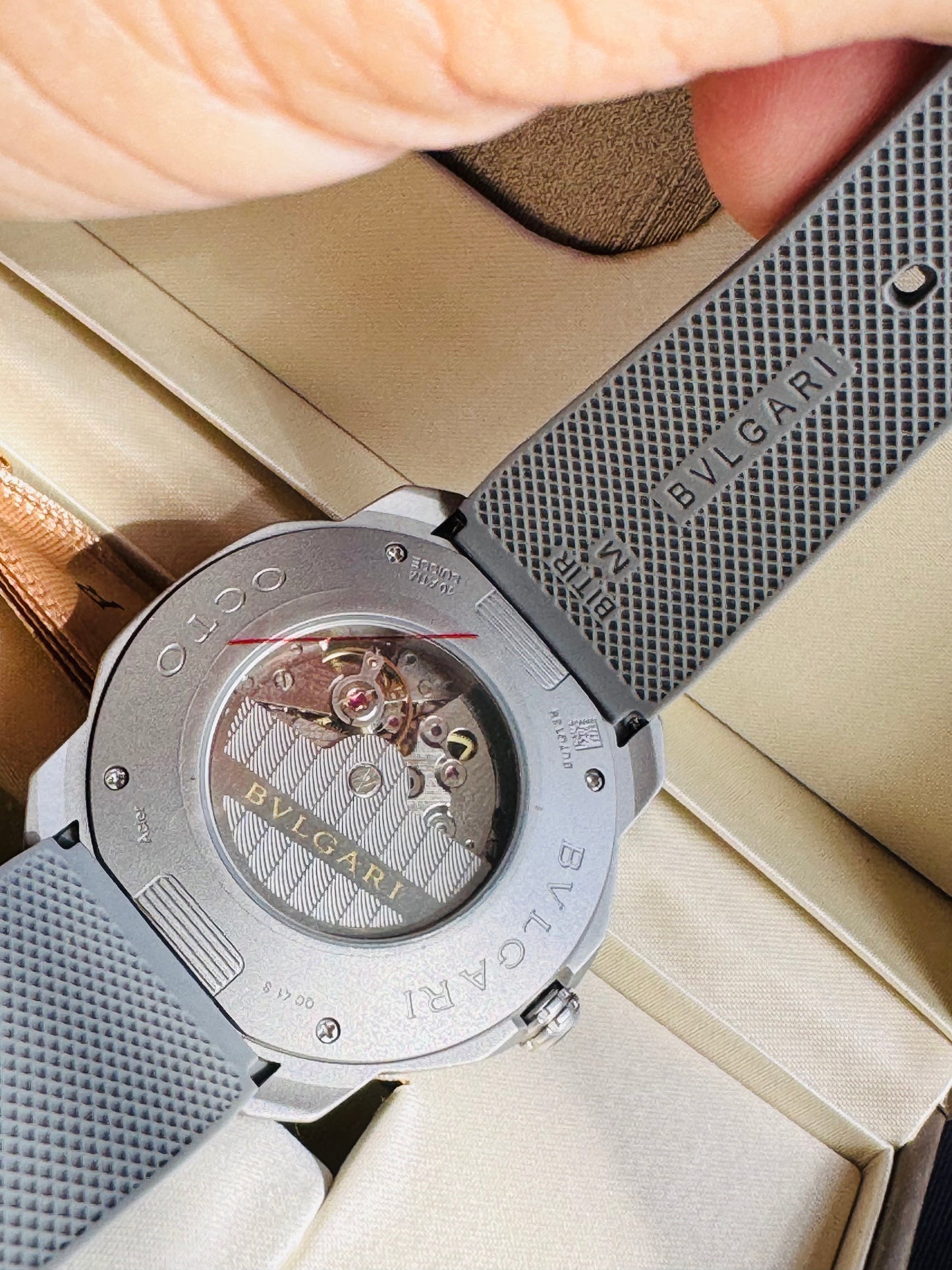 ELEGANTE RELOJ OCTO BVLGARI AUTOMÁTICO- 31 JOYAS 💎 CRISTAL ZAFIRO- FECHADOR-DISEÑO NUEVO!!!