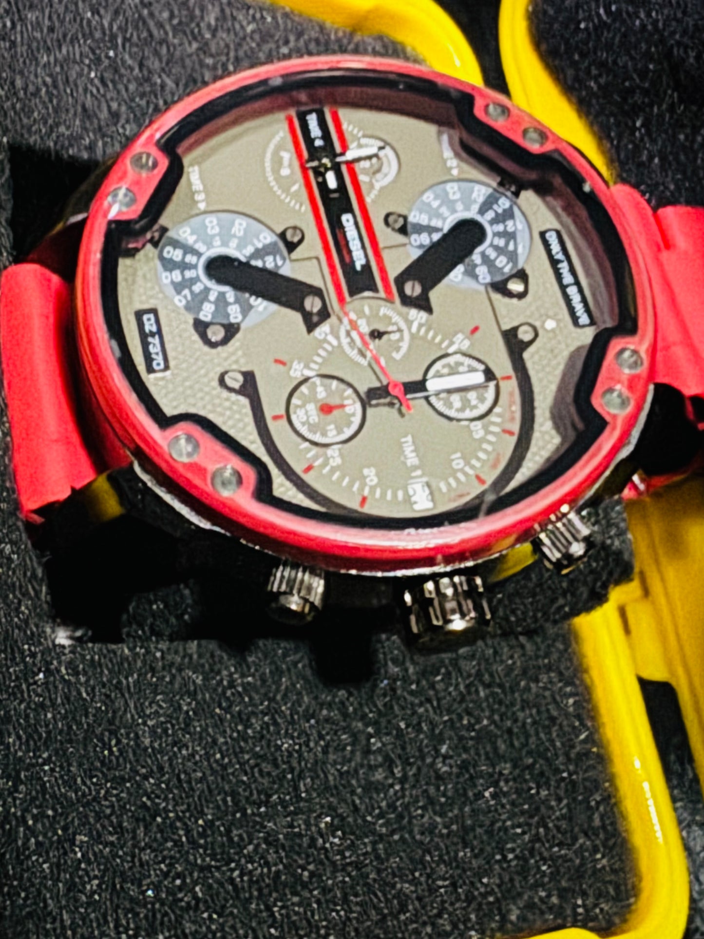 Reloj MR DADDY Diesel Grande y Pesado ! Disponible en 7 Modelos Diferentes!

Información por WhatsApp 99 81 92 84 65


NOTA:

No se hacen envíos 🚚  📦 💨!

Las Ventas son solo en Cancún

Nuestro Lema: No somos Números!