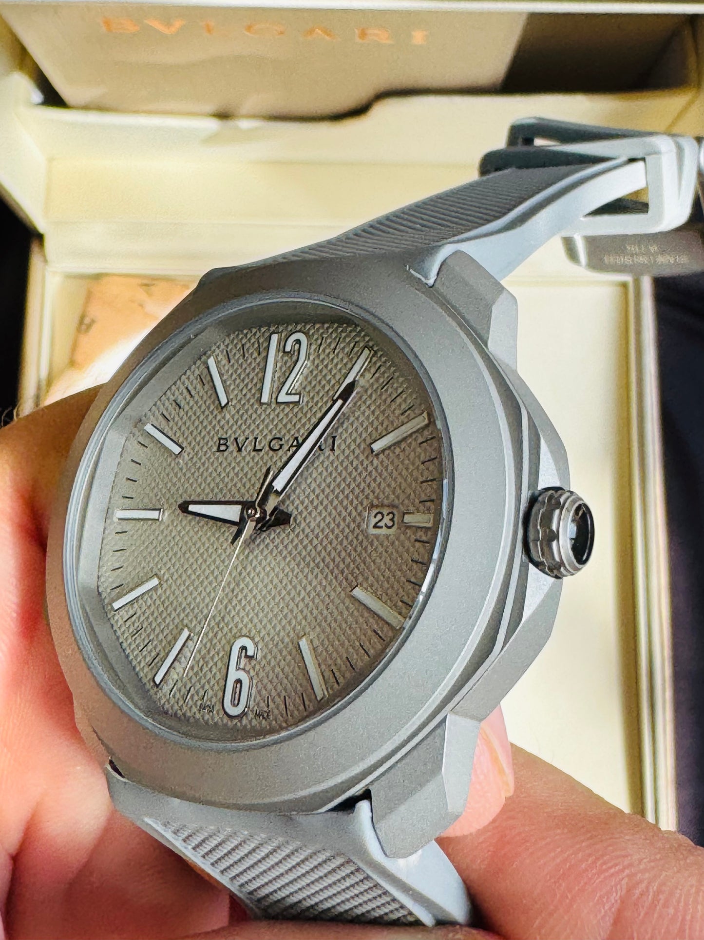 ELEGANTE RELOJ OCTO BVLGARI AUTOMÁTICO- 31 JOYAS 💎 CRISTAL ZAFIRO- FECHADOR-DISEÑO NUEVO!!!